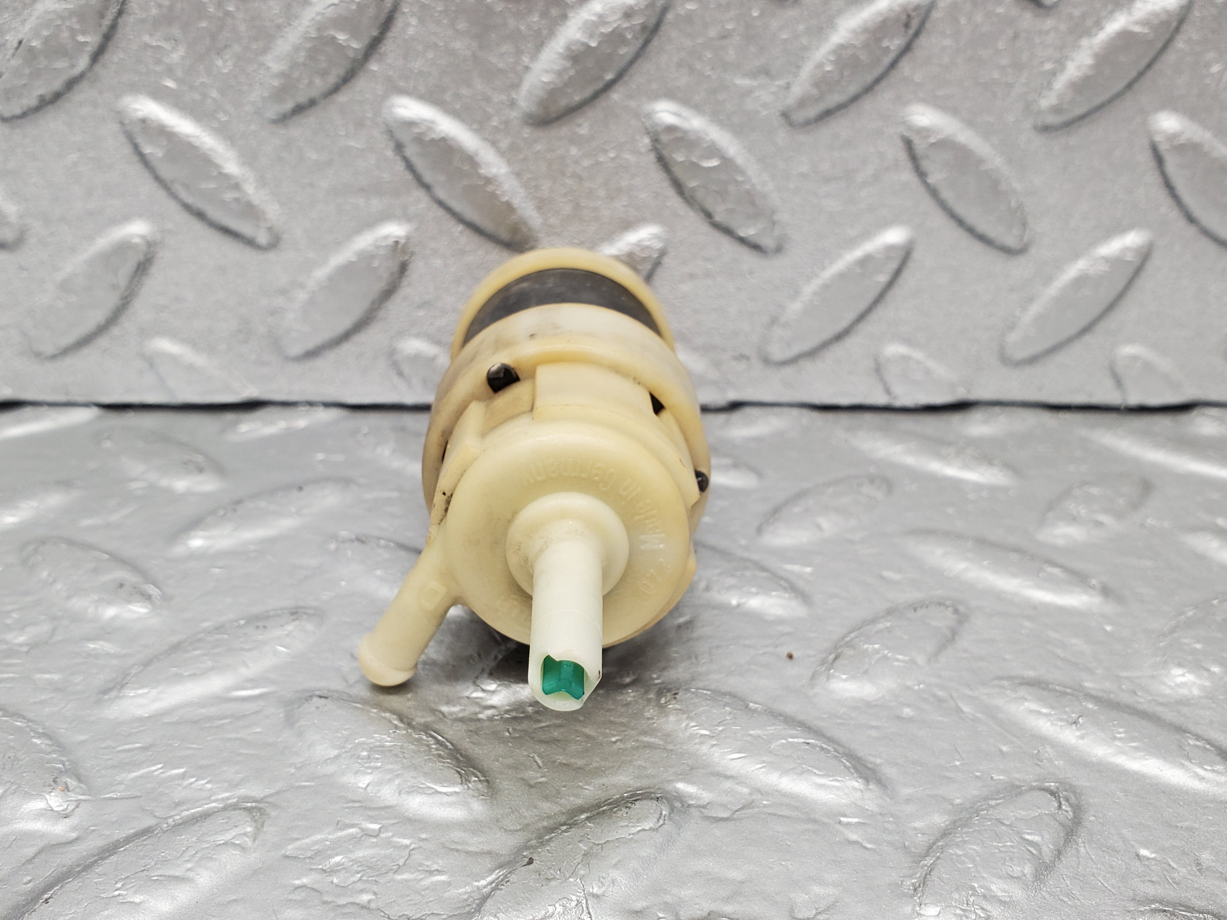 1286 Mercedes-Benz V123 240D LWB Windscreen Washer Pump