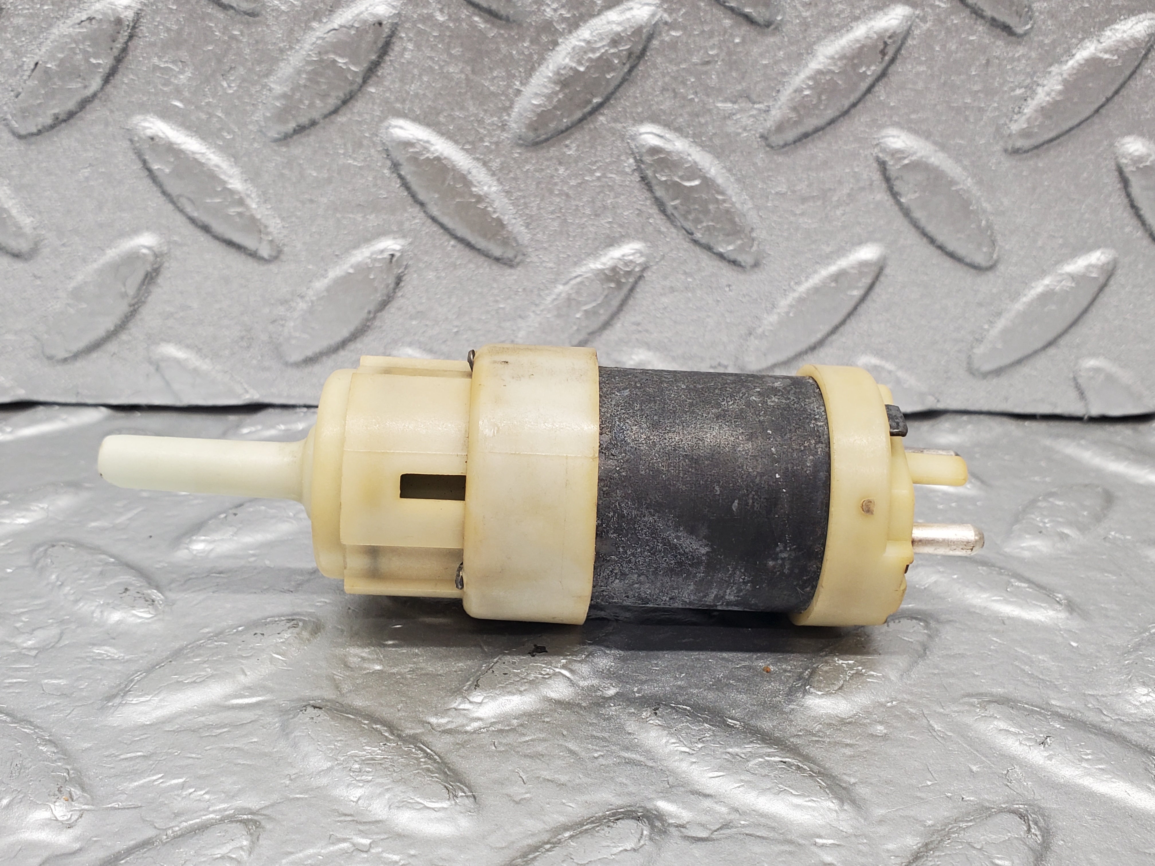 1286 Mercedes-Benz V123 240D LWB Windscreen Washer Pump