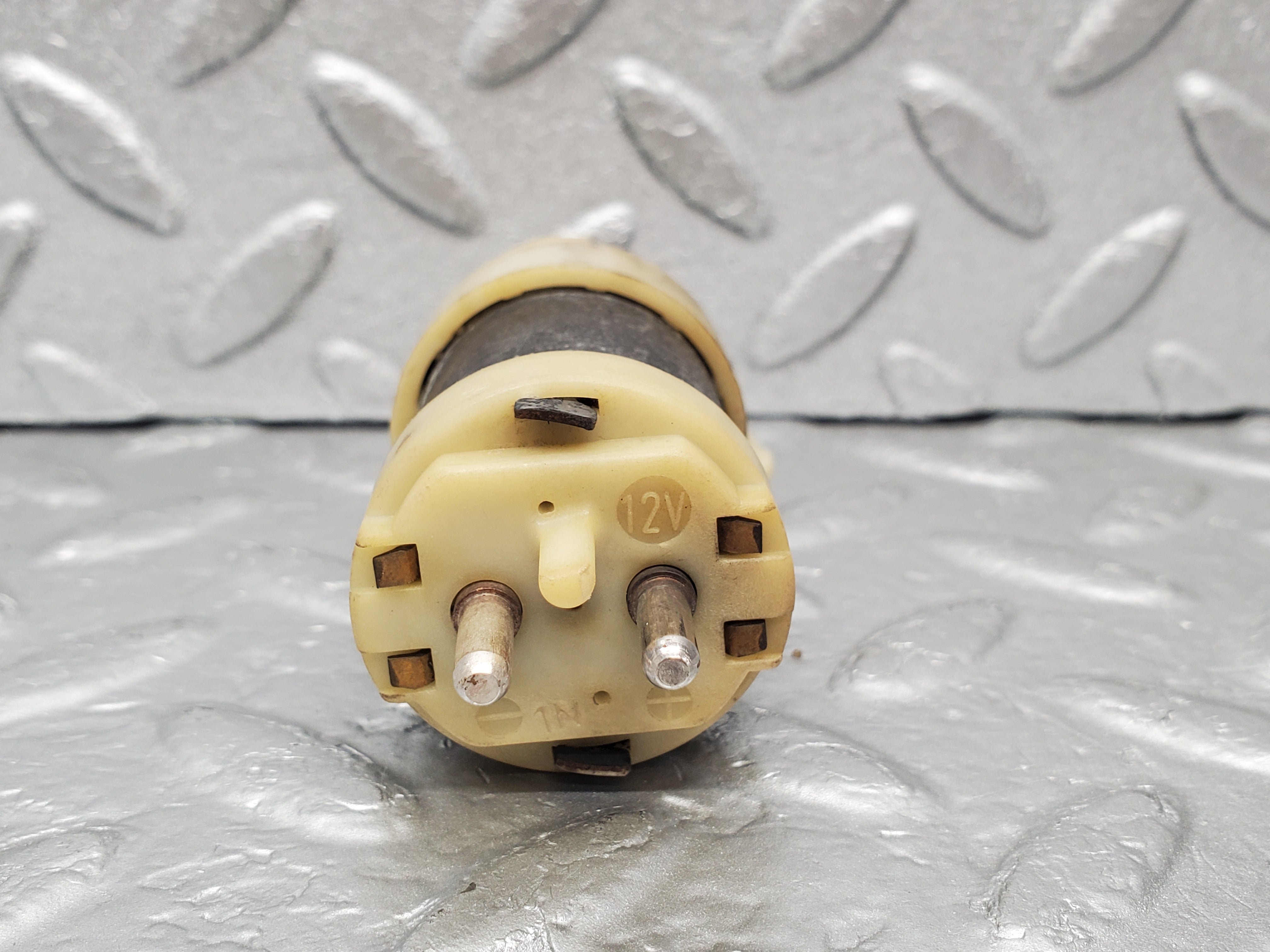 1286 Mercedes-Benz V123 240D LWB Windscreen Washer Pump