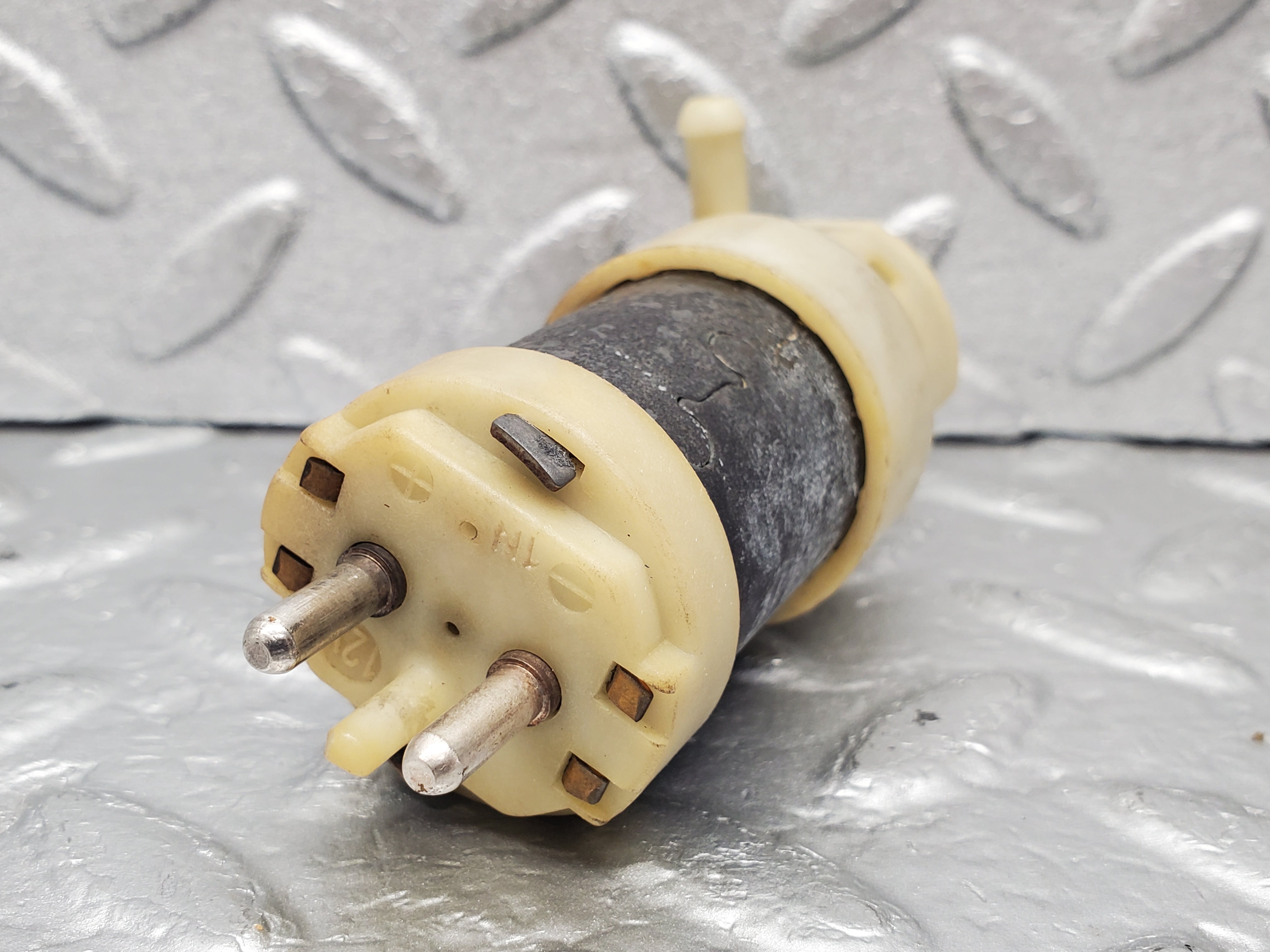 1286 Mercedes-Benz V123 240D LWB Windscreen Washer Pump