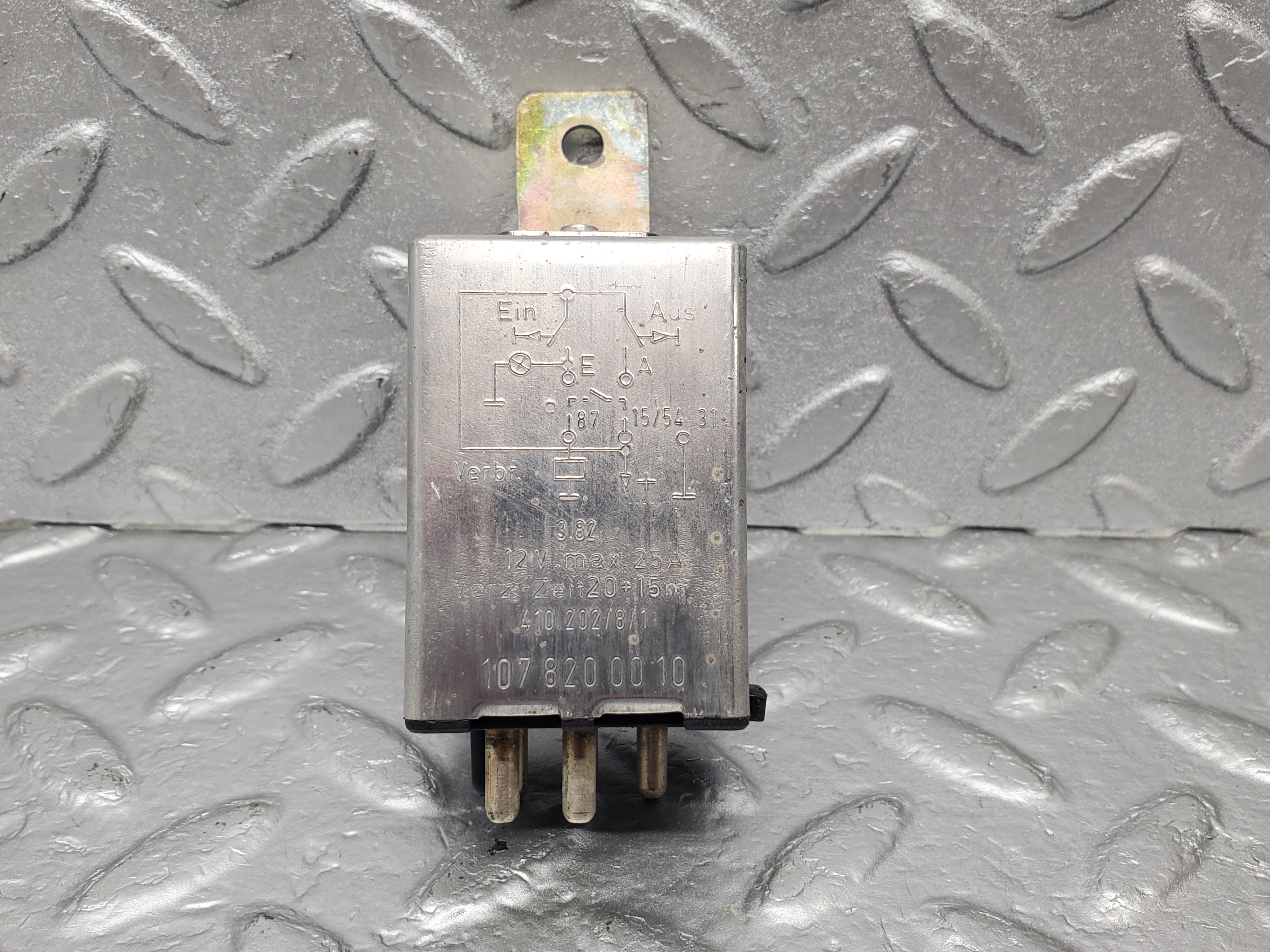 1306 Mercedes-Benz V123 240D Heated Rear Window Relay 1078200010