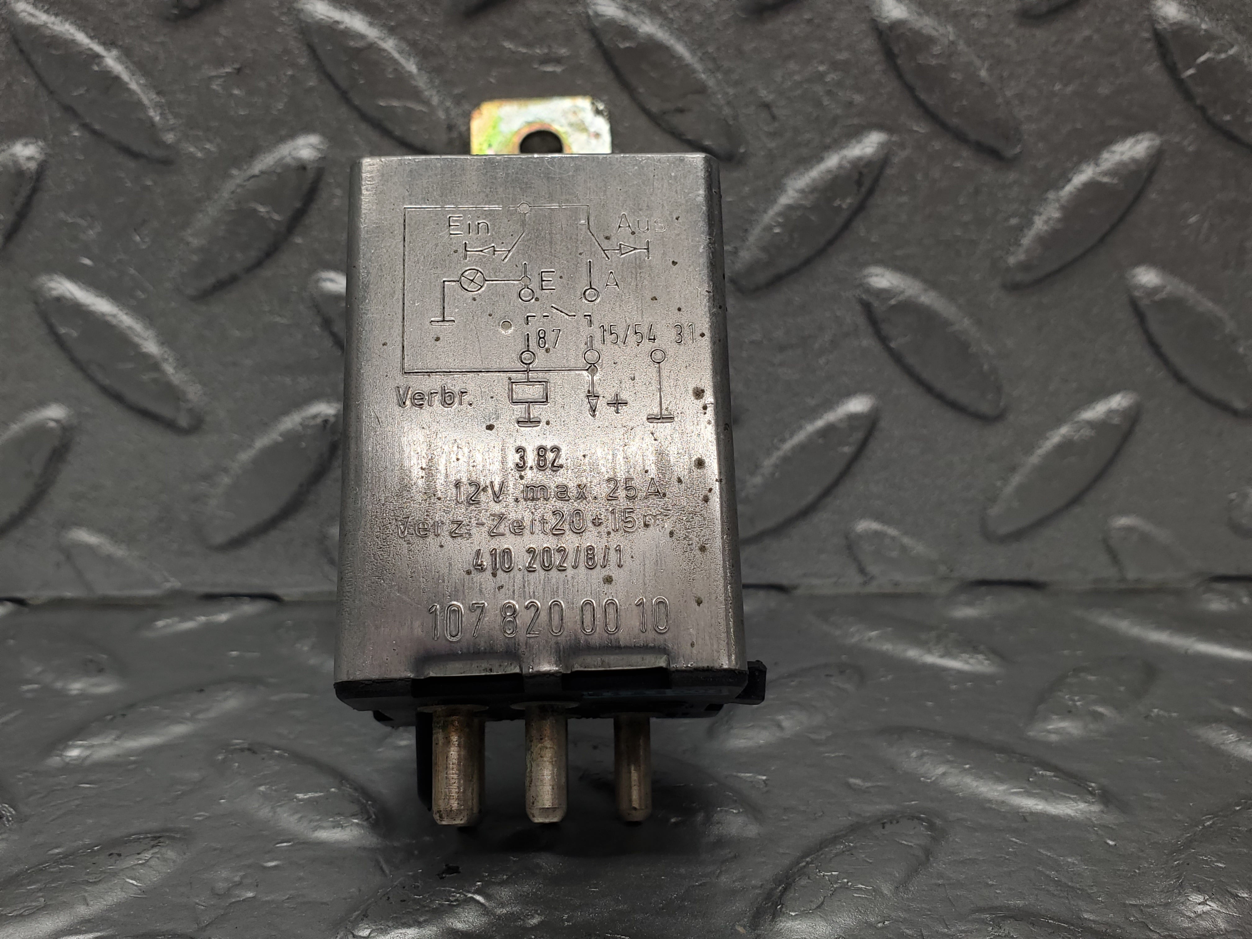 1306 Mercedes-Benz V123 240D Heated Rear Window Relay 1078200010