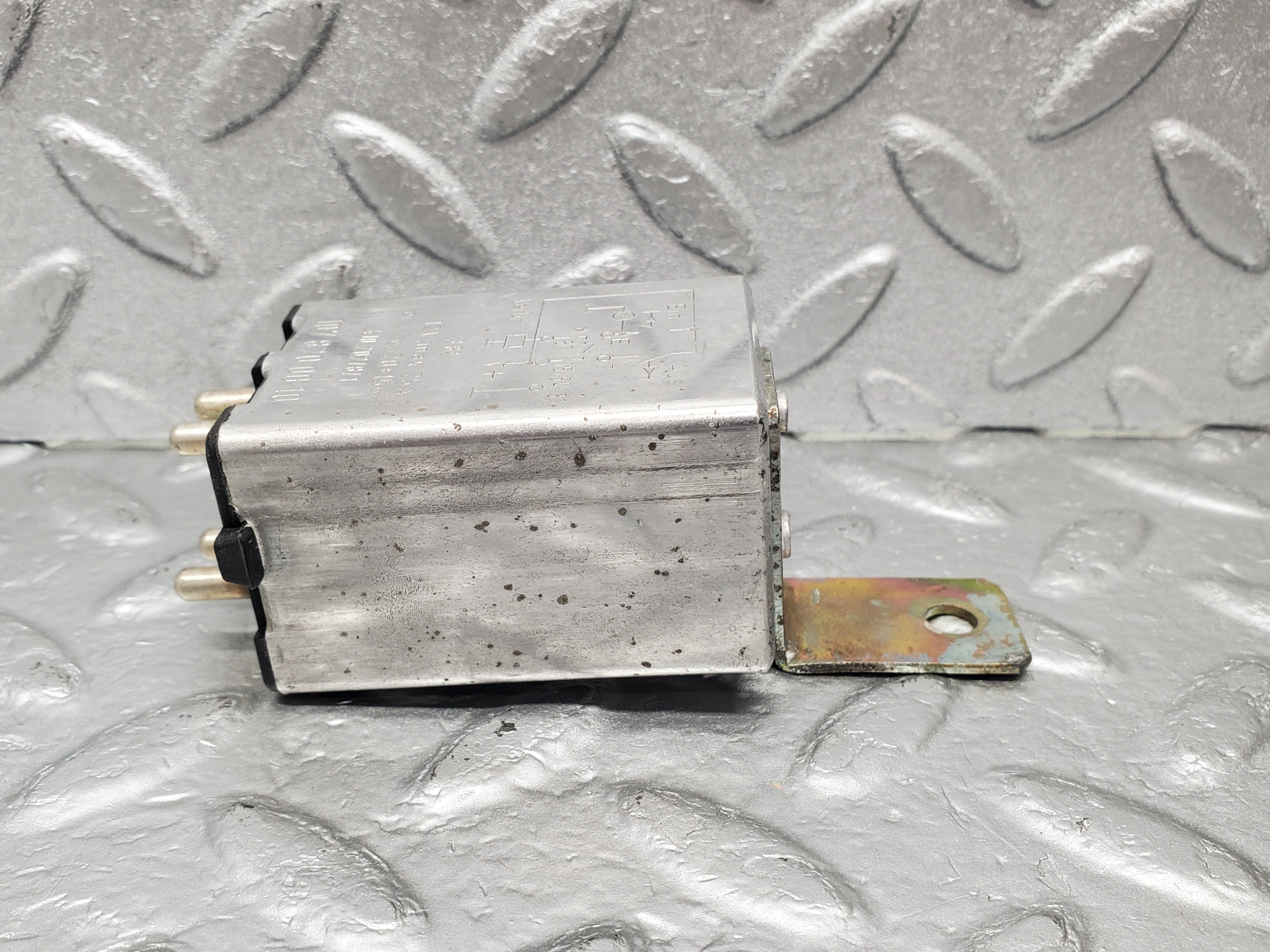 1306 Mercedes-Benz V123 240D Heated Rear Window Relay 1078200010