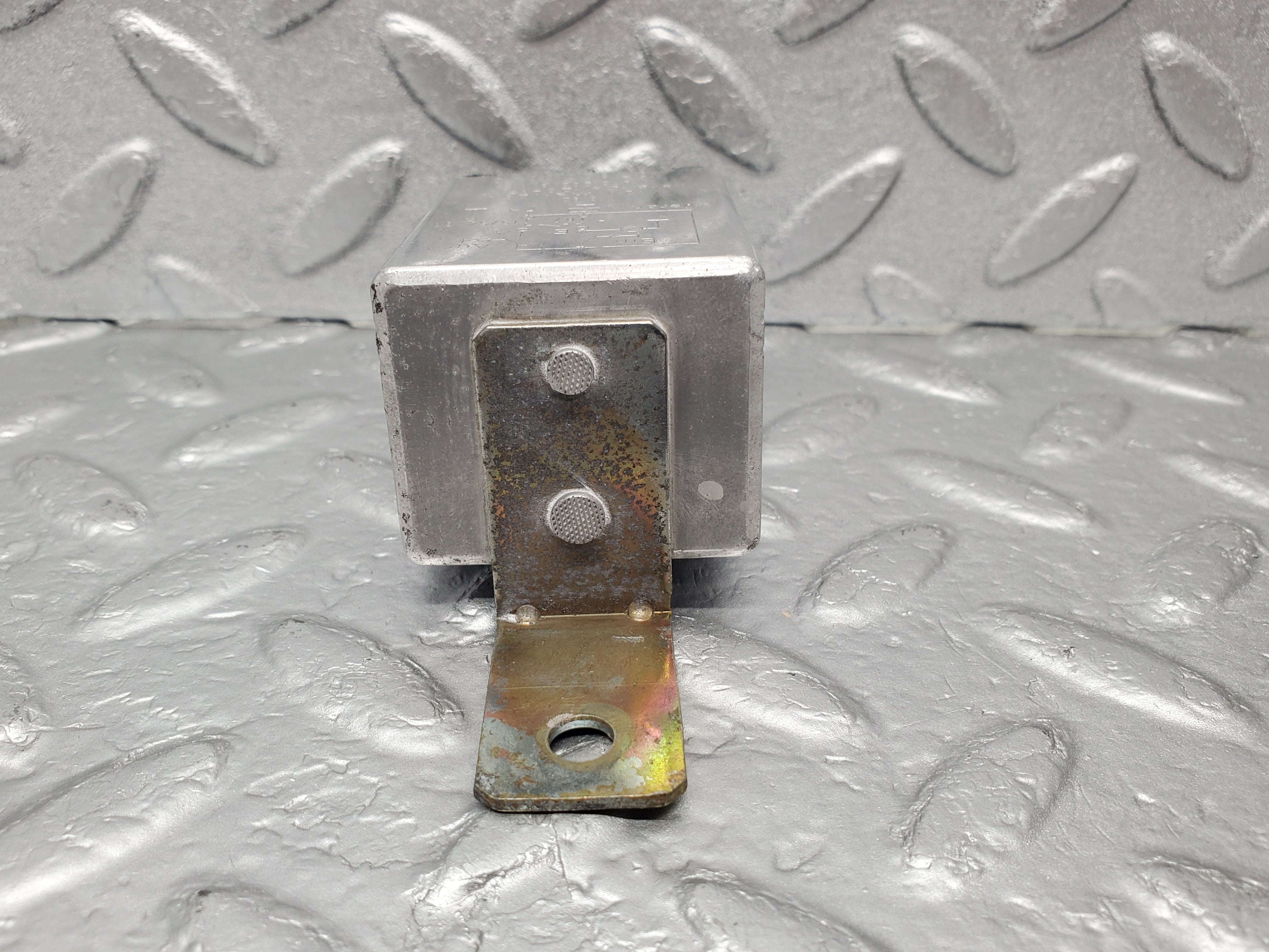 1306 Mercedes-Benz V123 240D Heated Rear Window Relay 1078200010