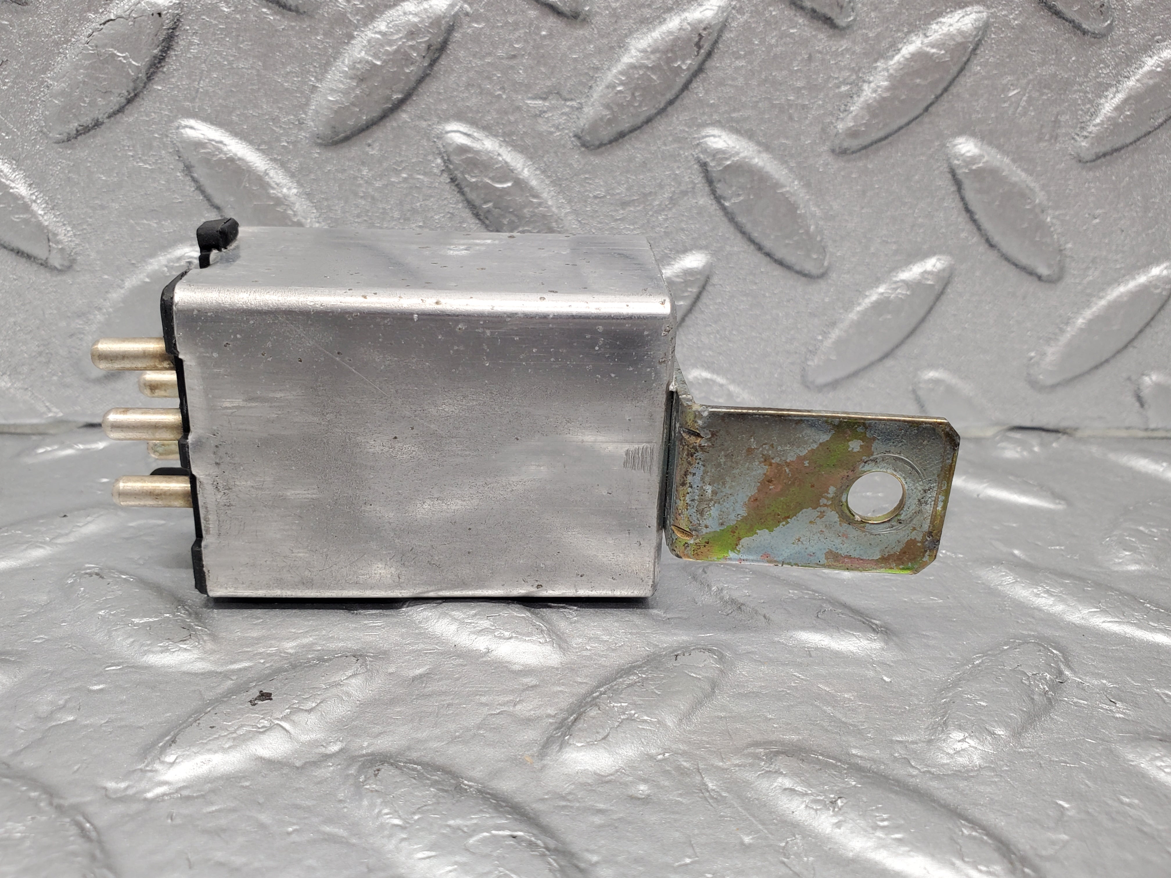 1306 Mercedes-Benz V123 240D Heated Rear Window Relay 1078200010