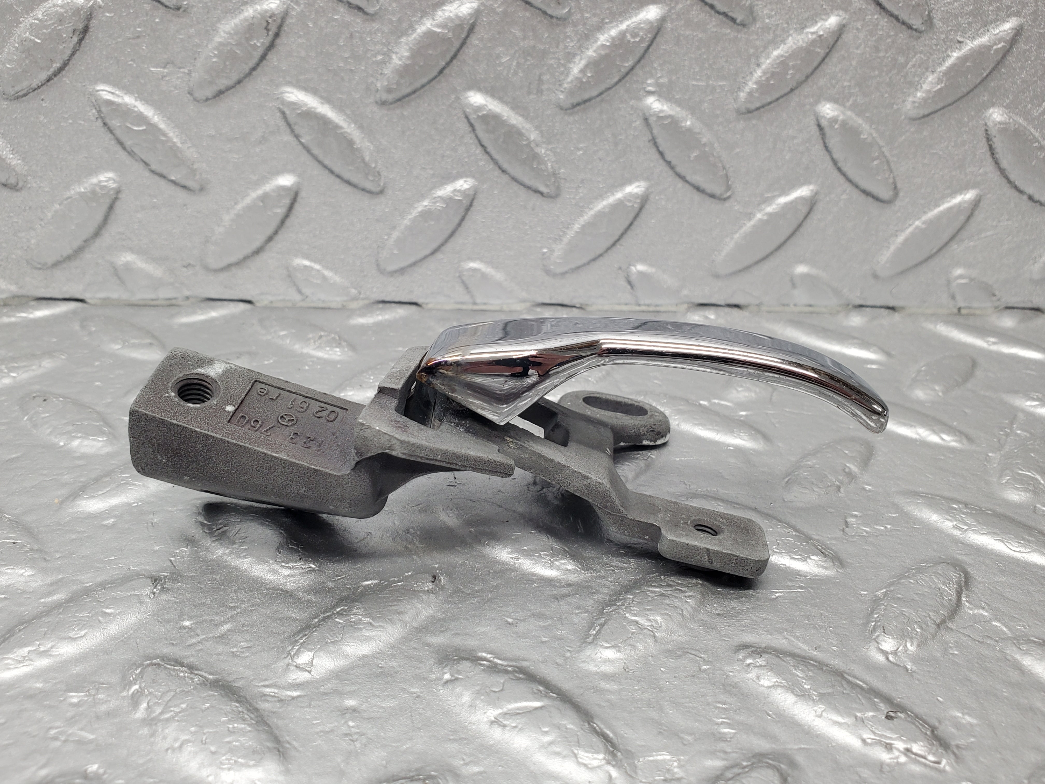 1315 Mercedes-Benz V123 240D Right Interior Door Handle 1237600261