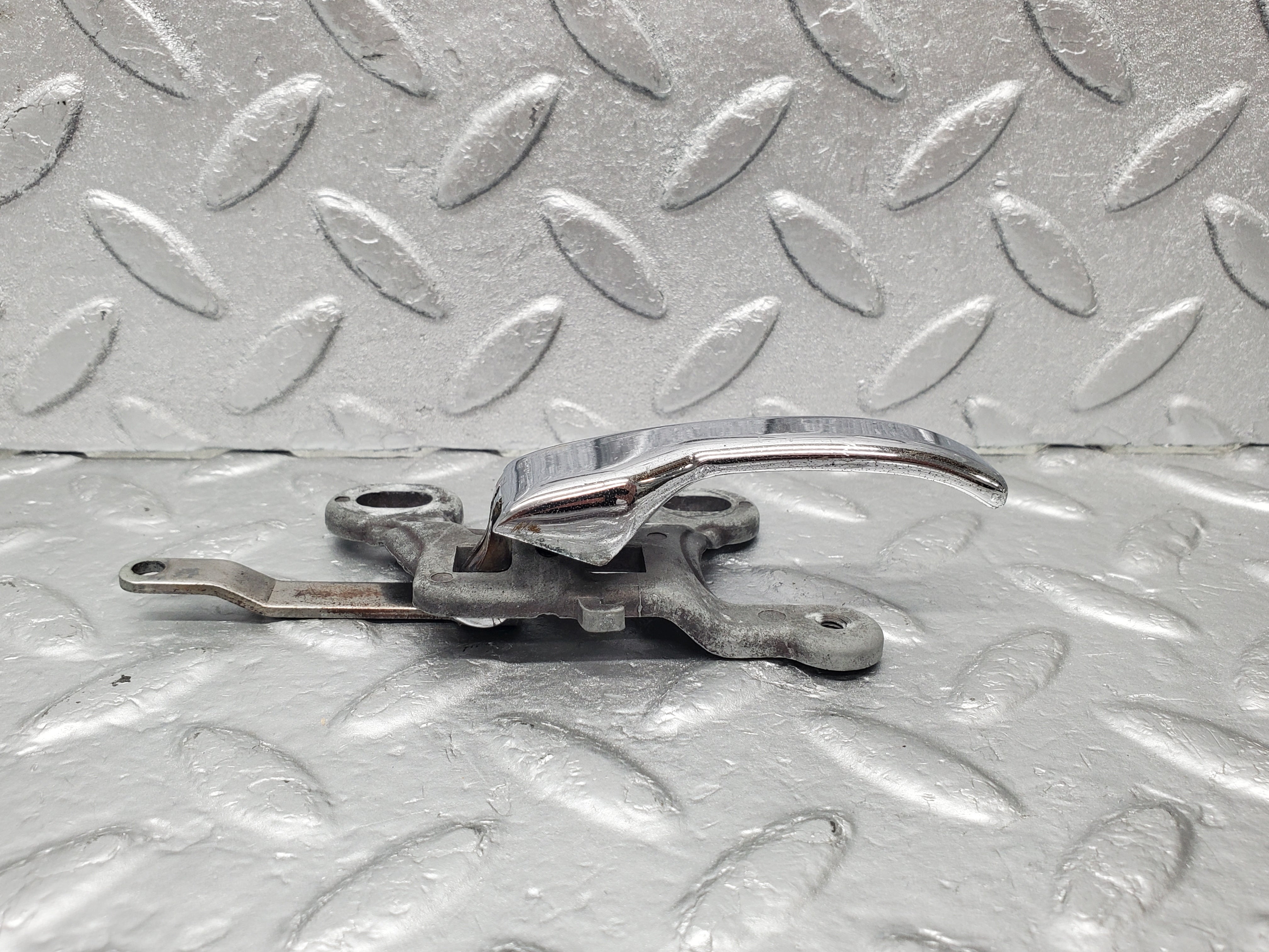 1316 Mercedes-Benz V123 240D Right Interior Door Handle 1107660419