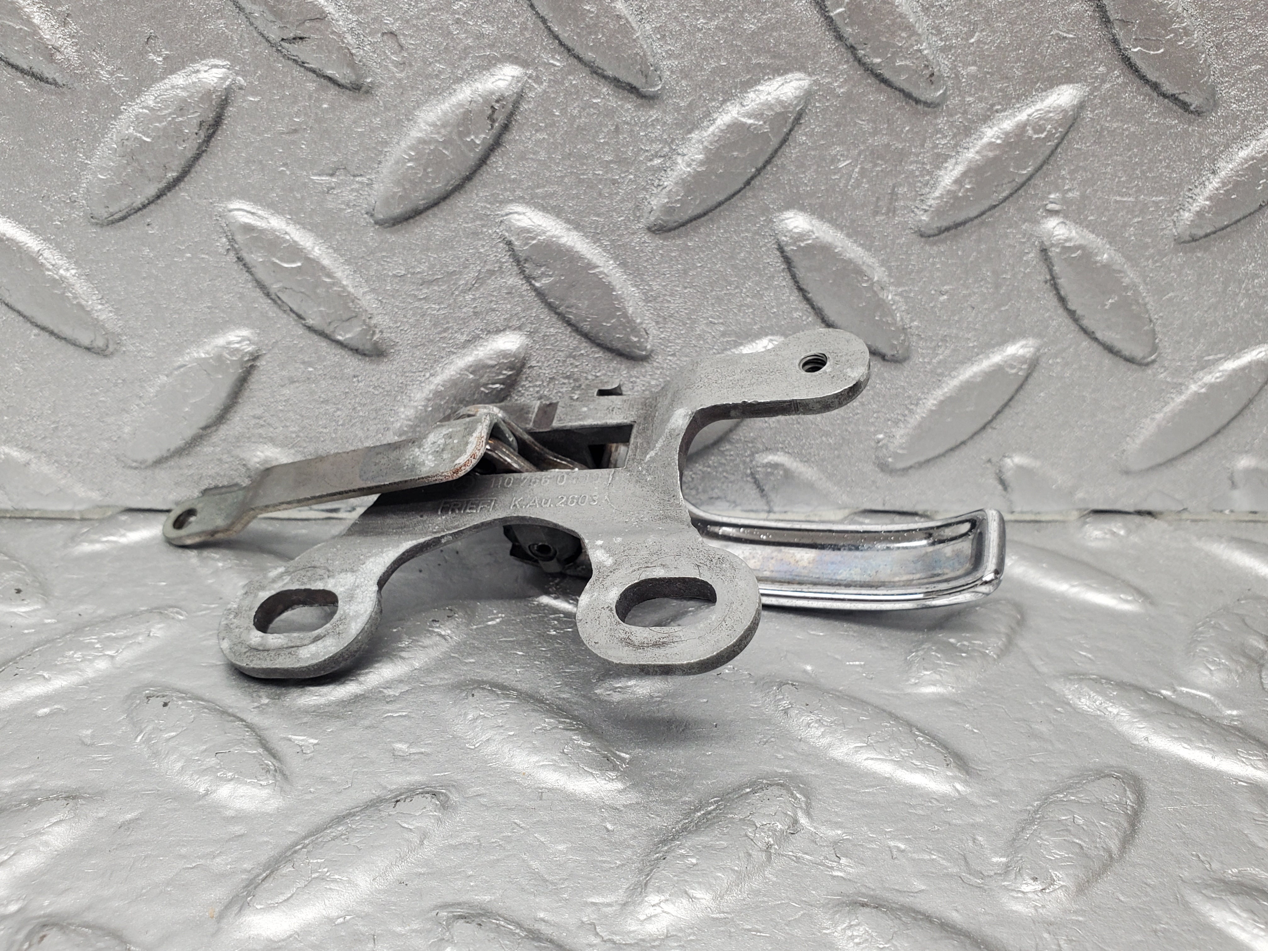 1316 Mercedes-Benz V123 240D Right Interior Door Handle 1107660419