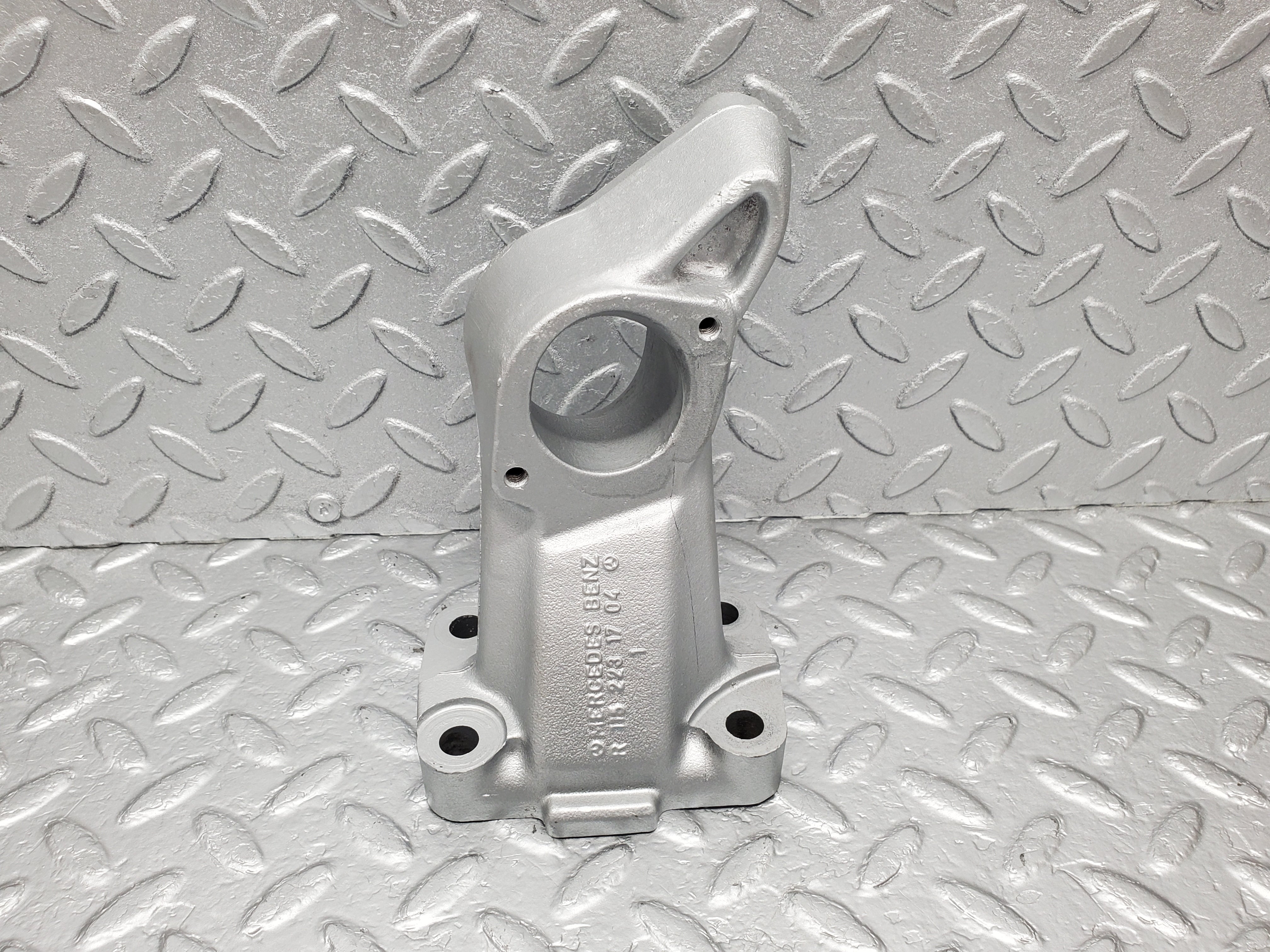 1324 Mercedes-Benz V123 240D Engine Mount Bracket Left Side 1152231704