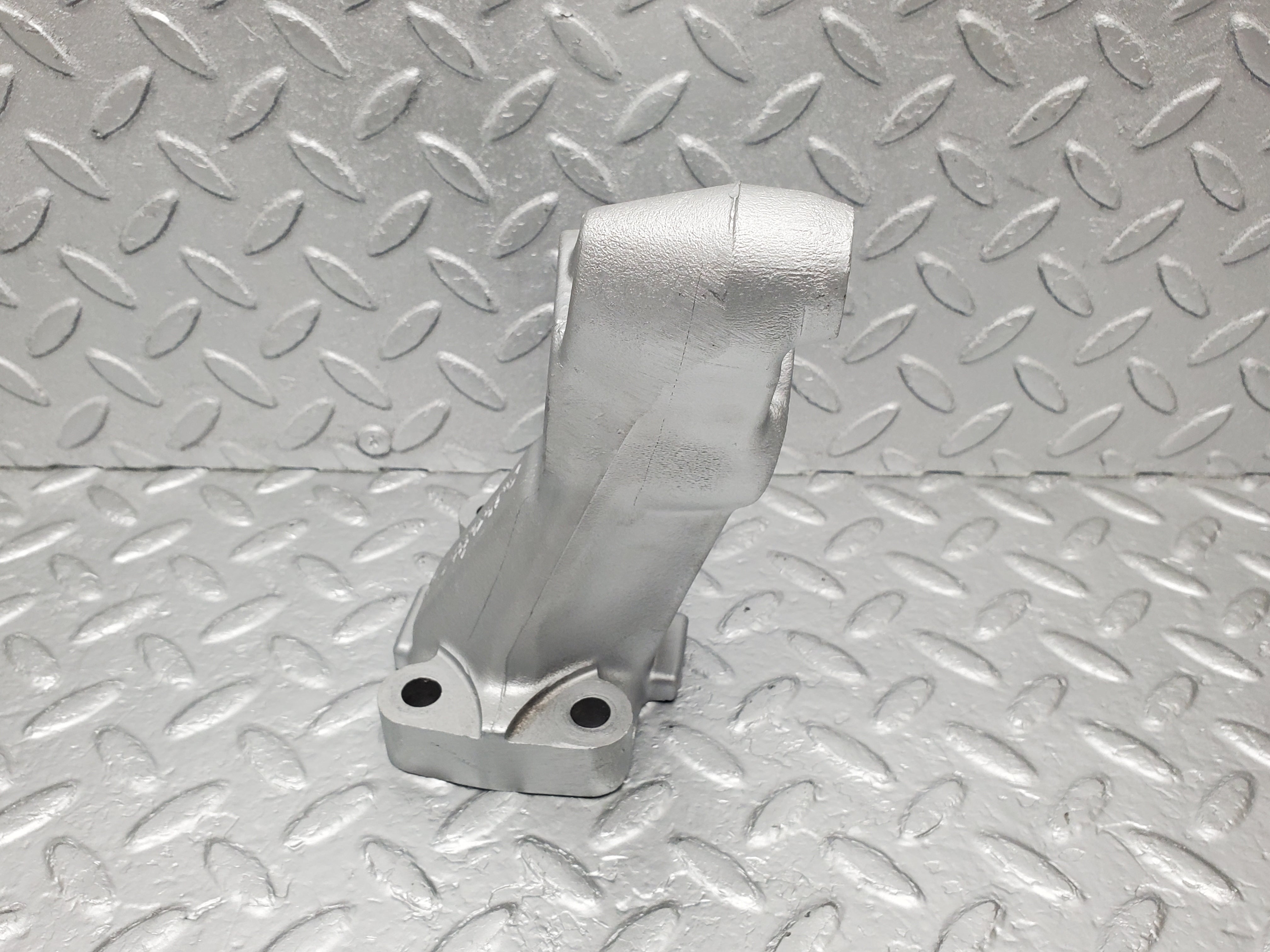 1324 Mercedes-Benz V123 240D Engine Mount Bracket Left Side 1152231704