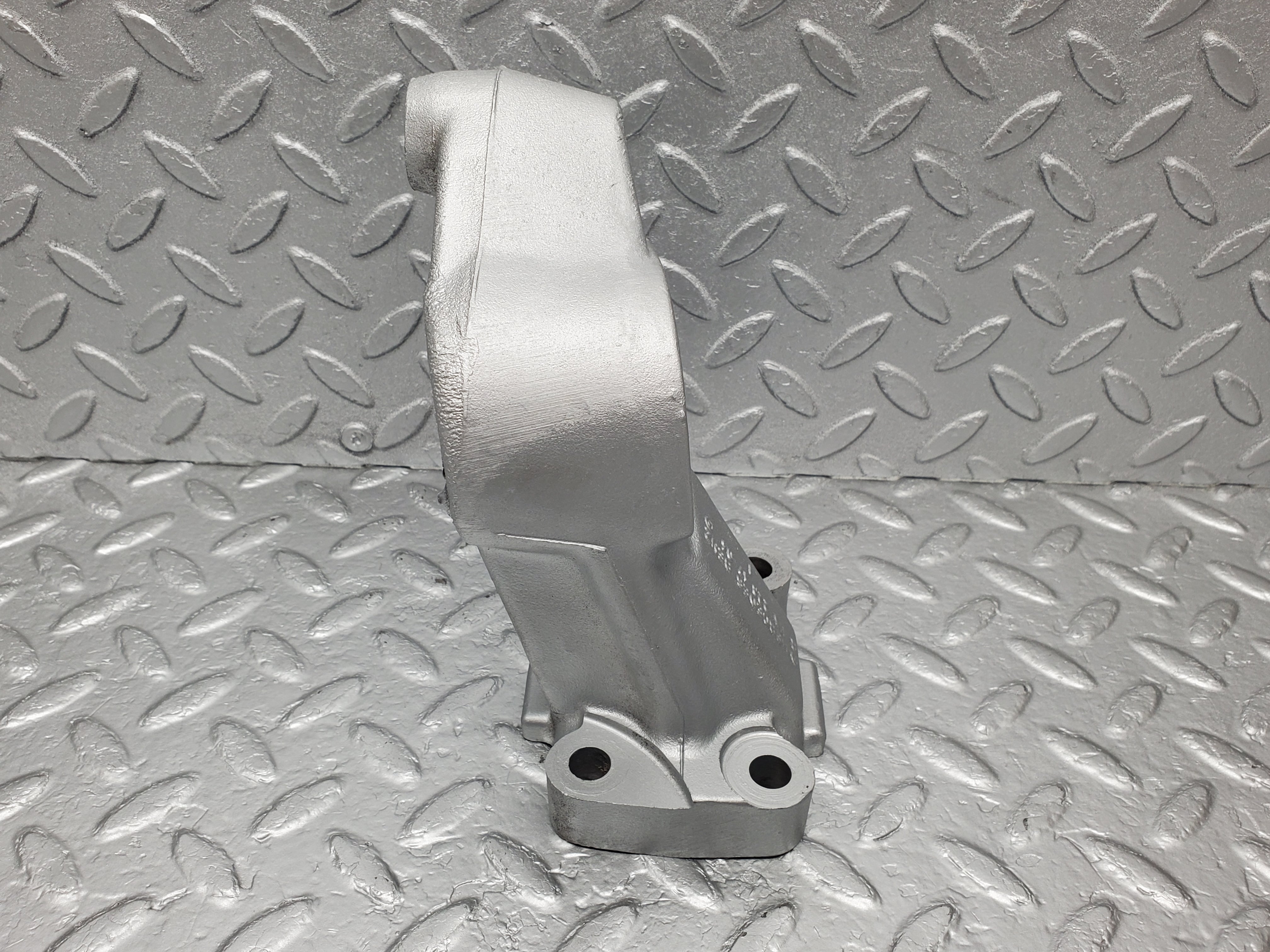 1324 Mercedes-Benz V123 240D Engine Mount Bracket Left Side 1152231704