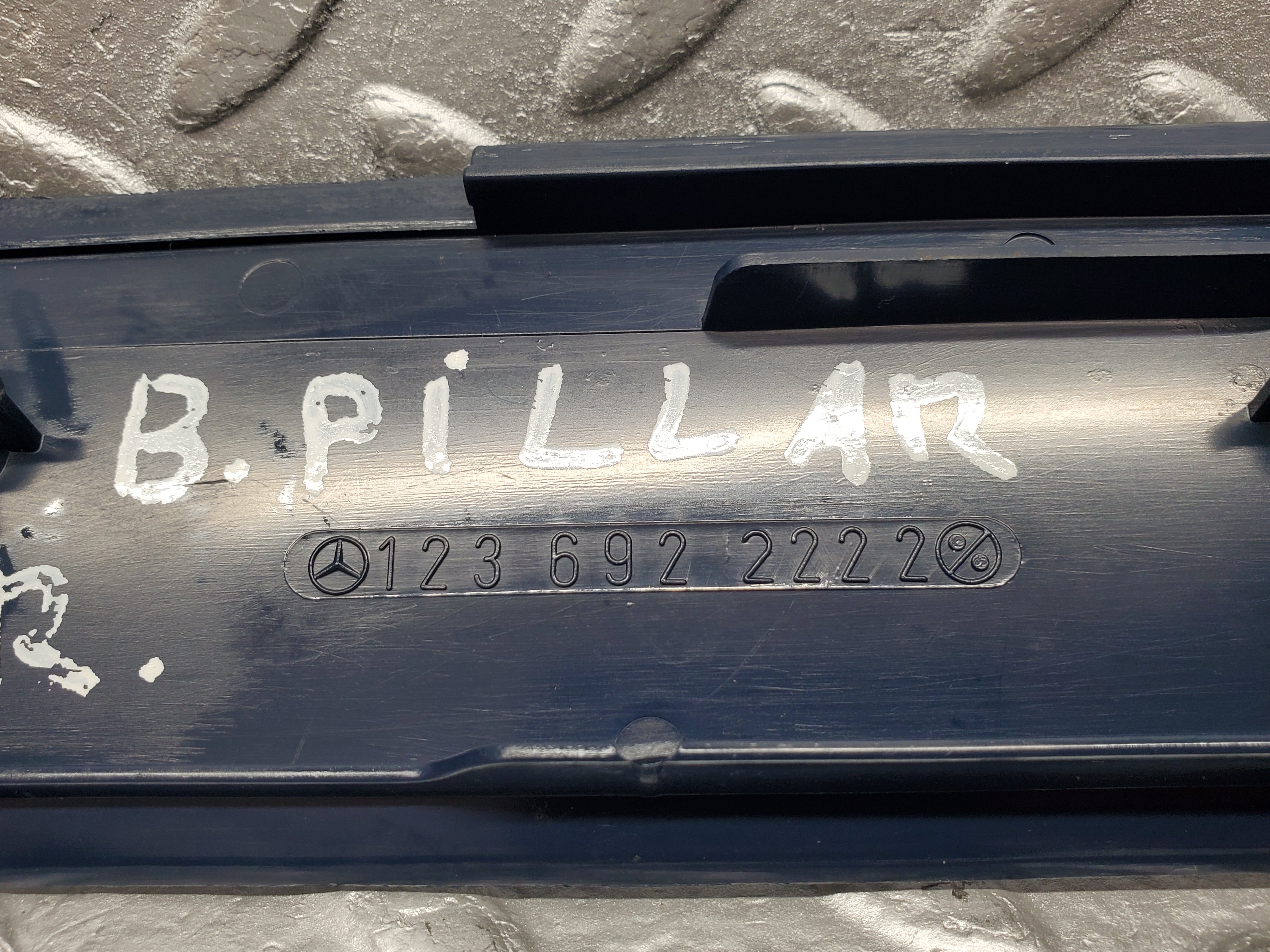 1330 Mercedes-Benz V123 240D B Pillar Bottom Cover Right Blue 1236922222