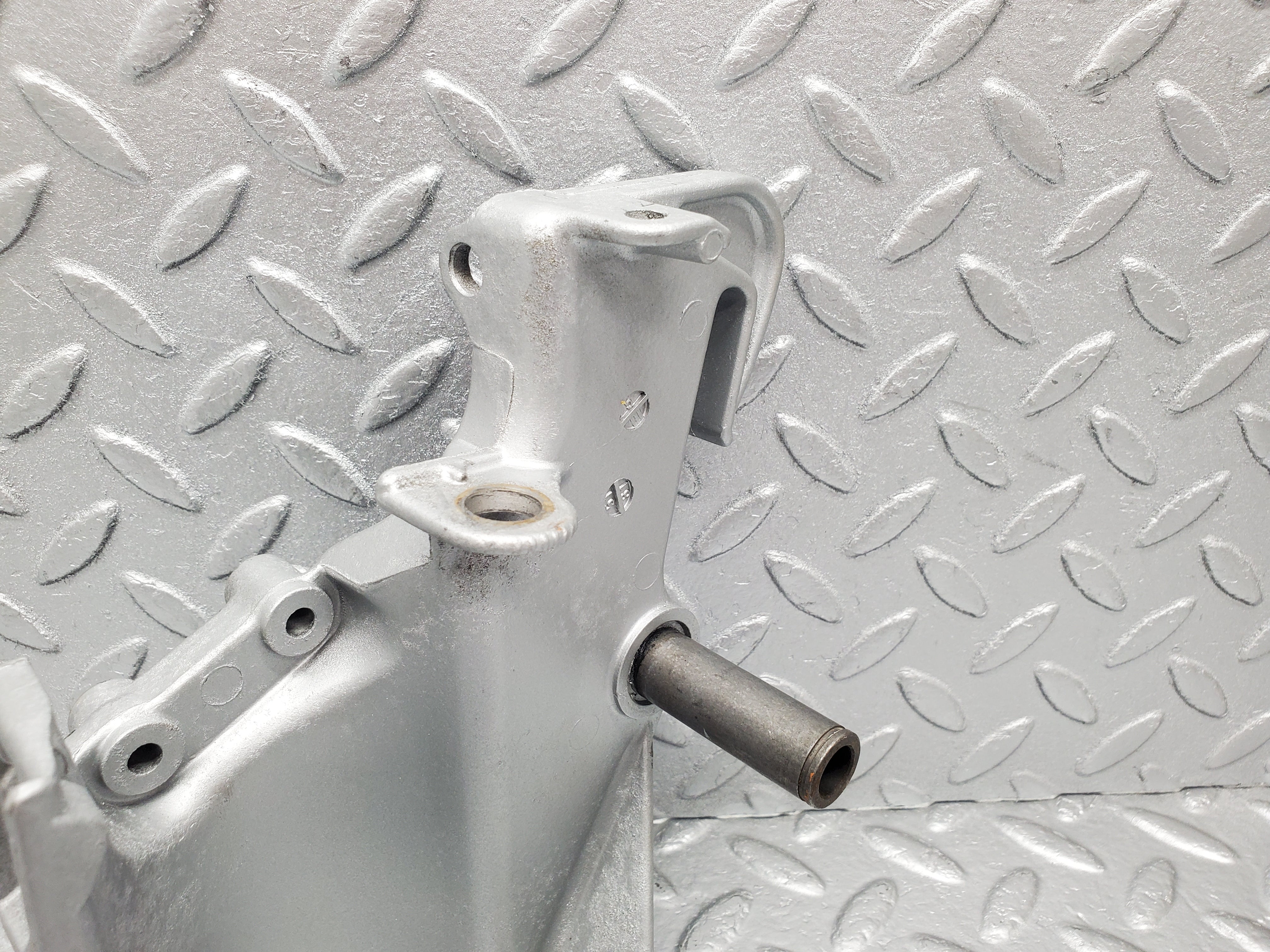 1345 Mercedes-Benz V123 240D LWB Brake Pedal Bracket Support 1232900219