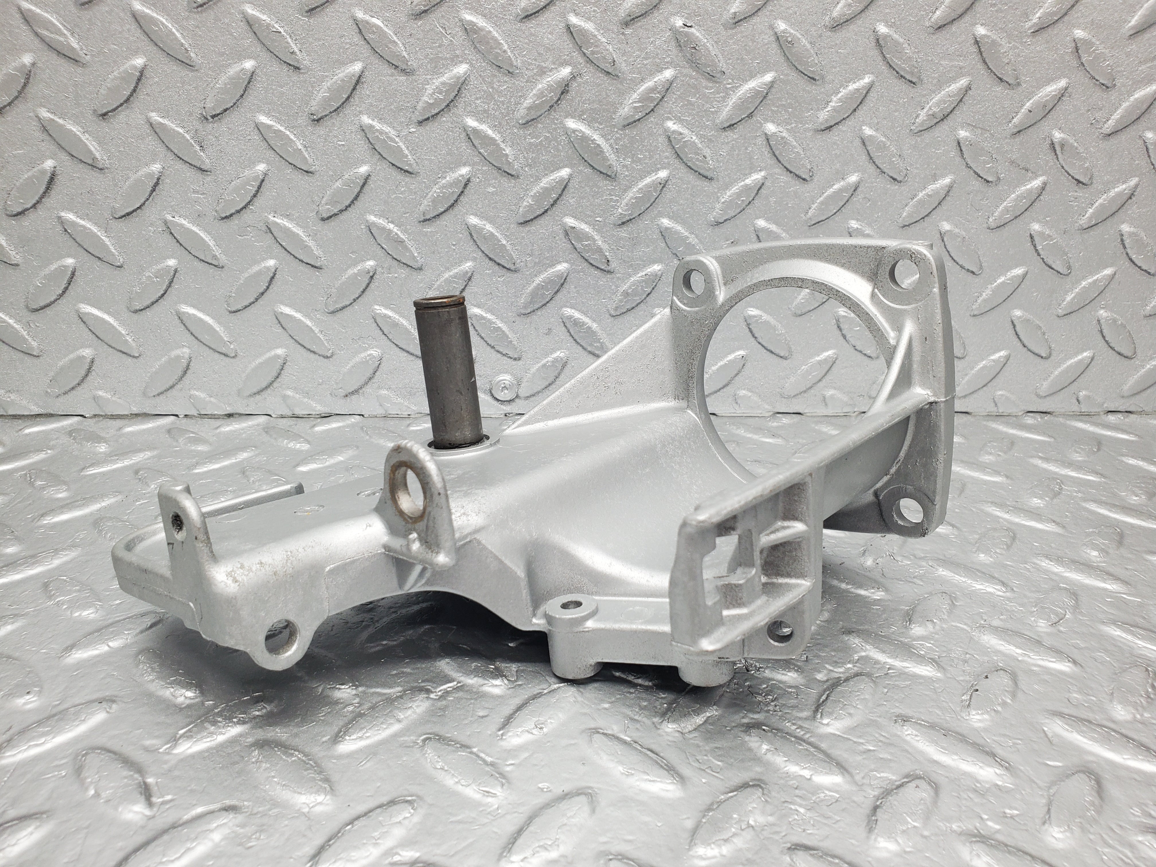 1345 Mercedes-Benz V123 240D LWB Brake Pedal Bracket Support 1232900219