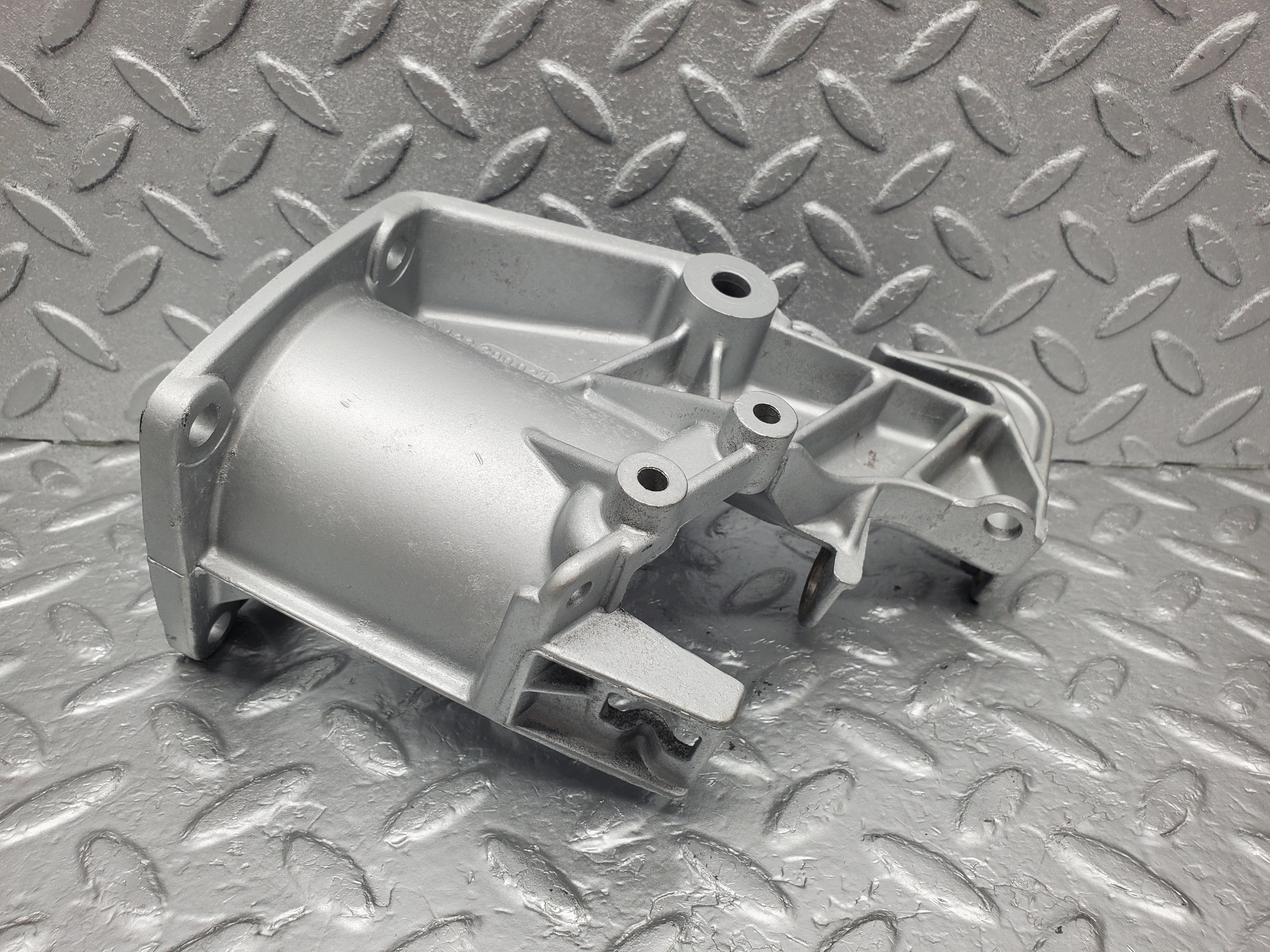 1345 Mercedes-Benz V123 240D LWB Brake Pedal Bracket Support 1232900219