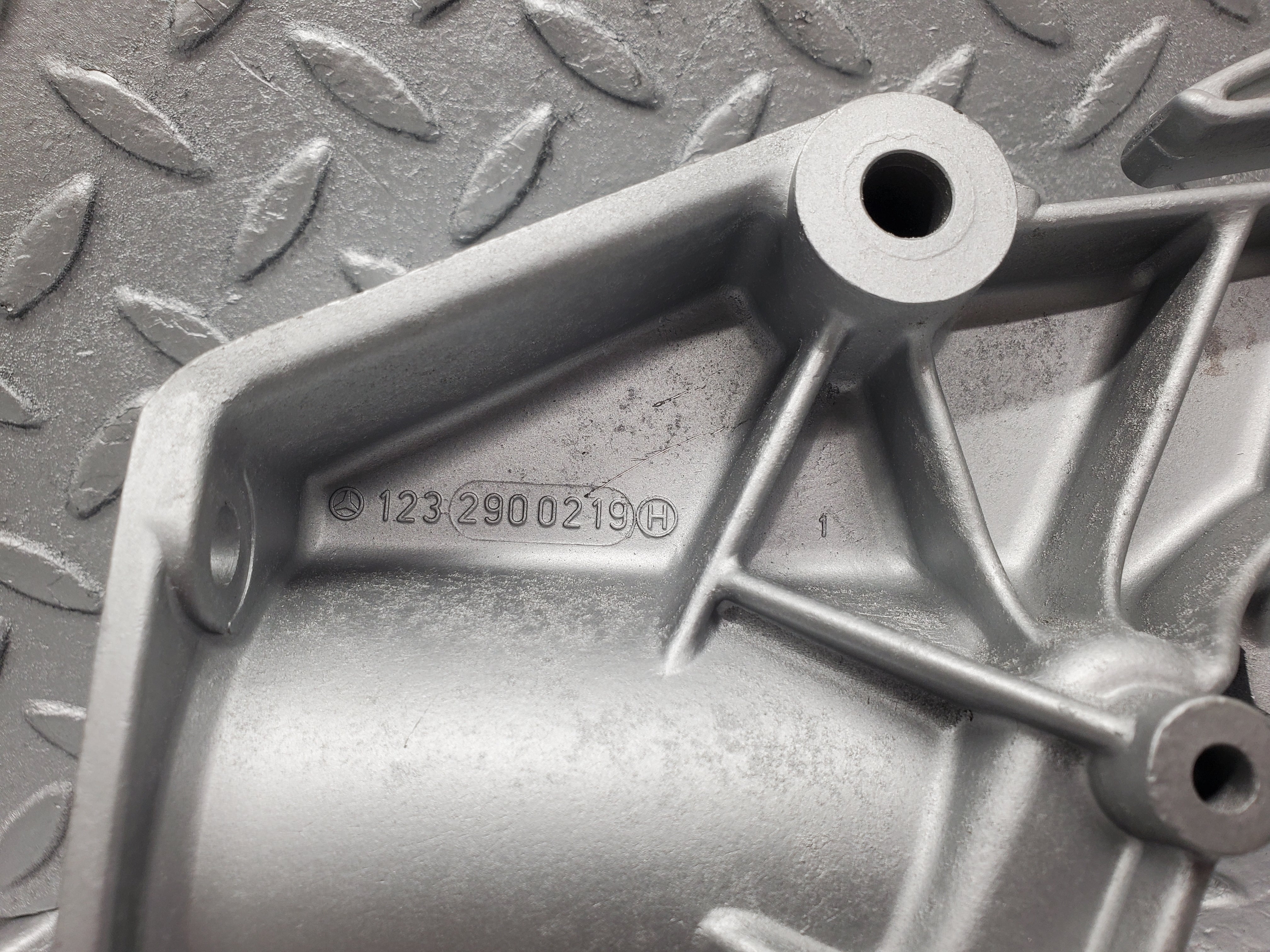 1345 Mercedes-Benz V123 240D LWB Brake Pedal Bracket Support 1232900219