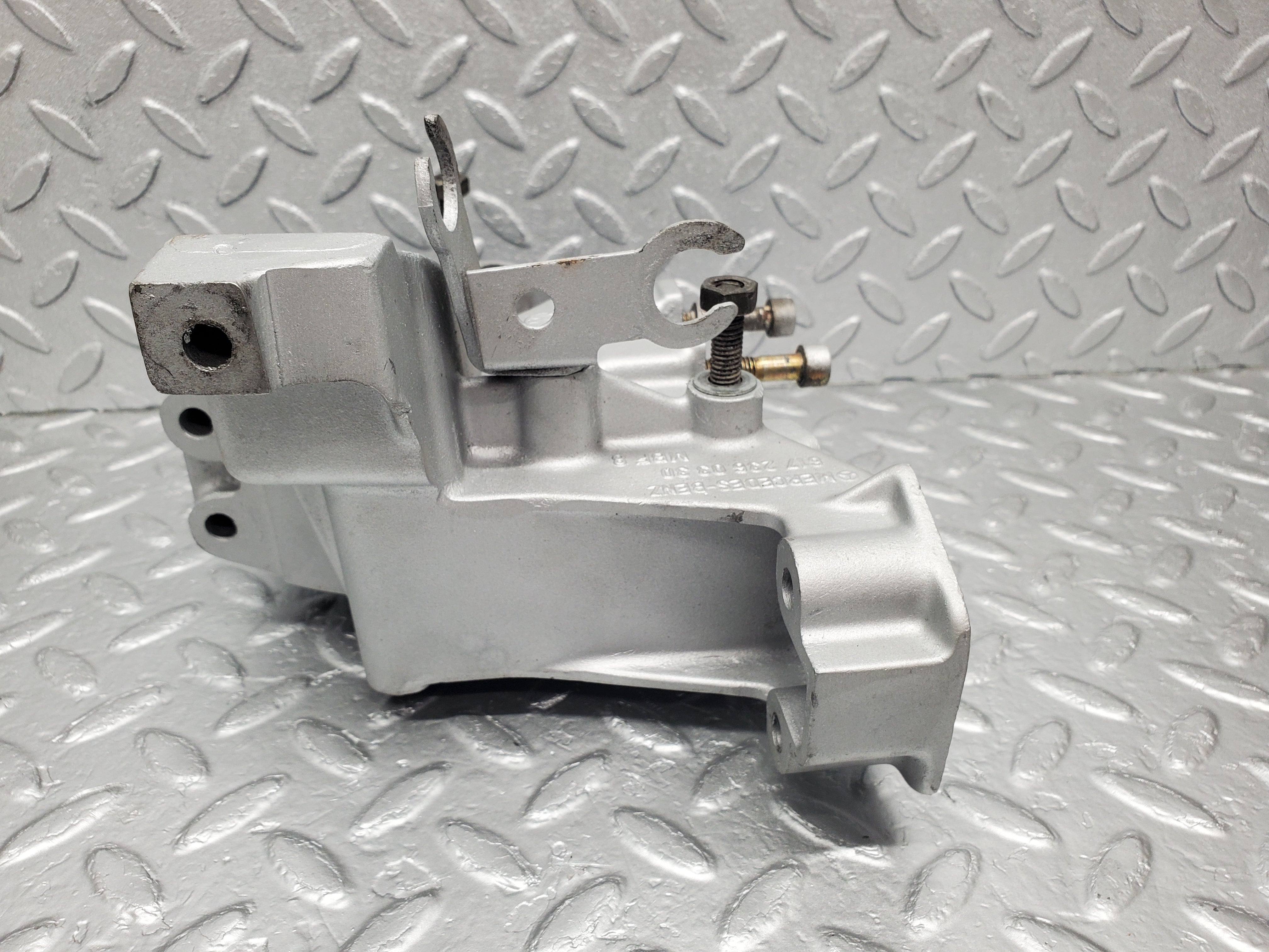 1355 Mercedes-Benz V123 240D Power Steering Pump Bracket 6172360330