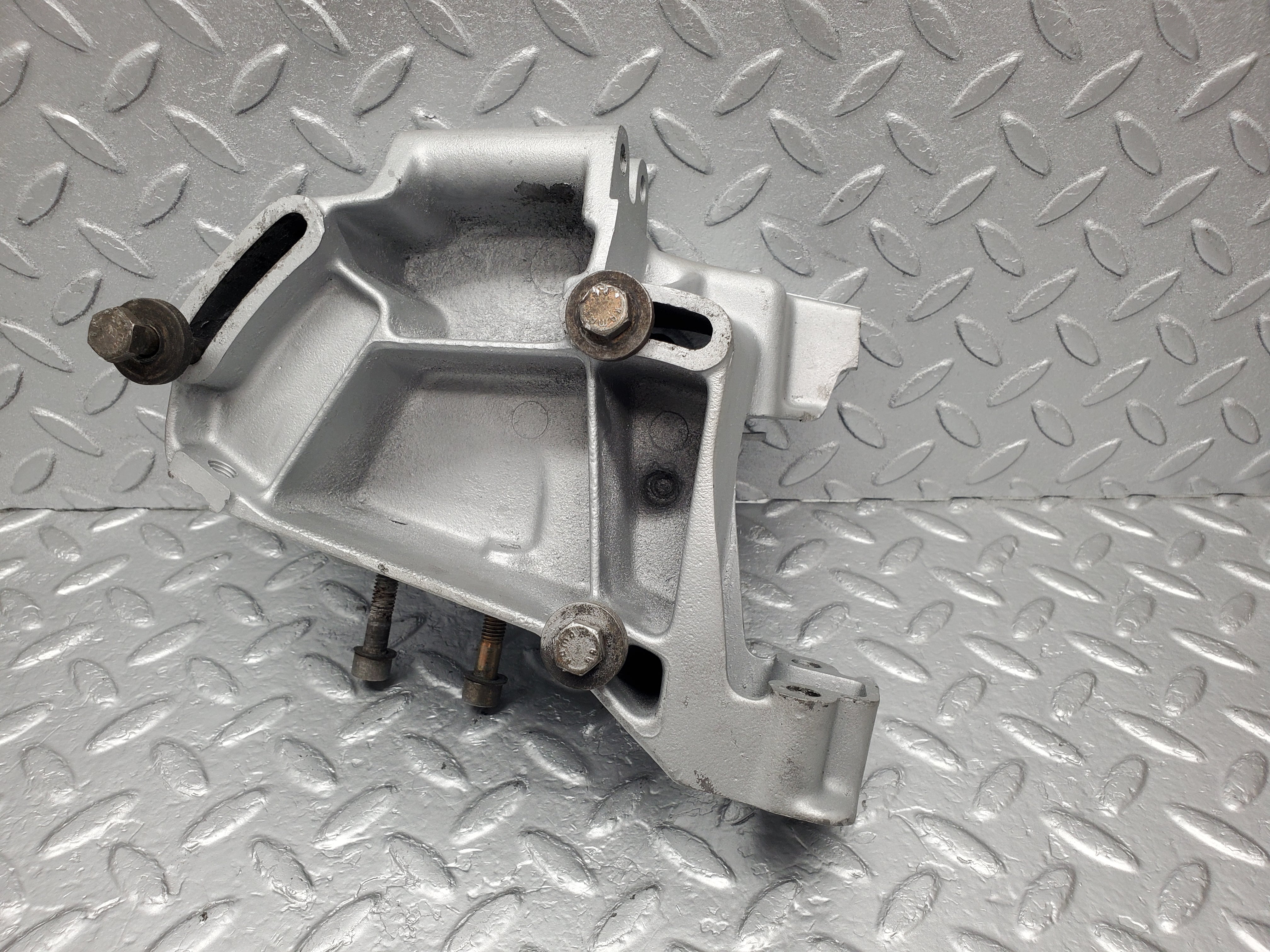 1355 Mercedes-Benz V123 240D Power Steering Pump Bracket 6172360330