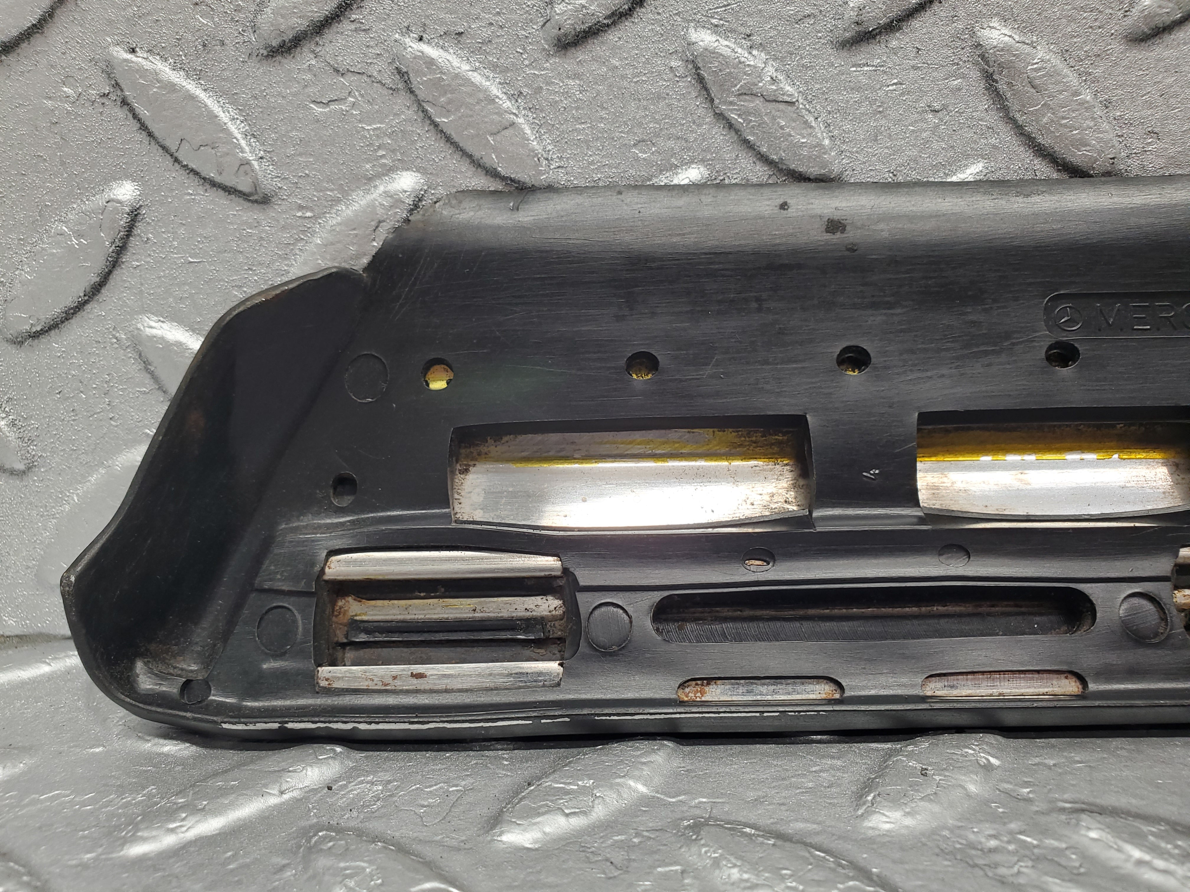 1362 Mercedes-Benz V123 240D Front Left Lower Moulding Trim