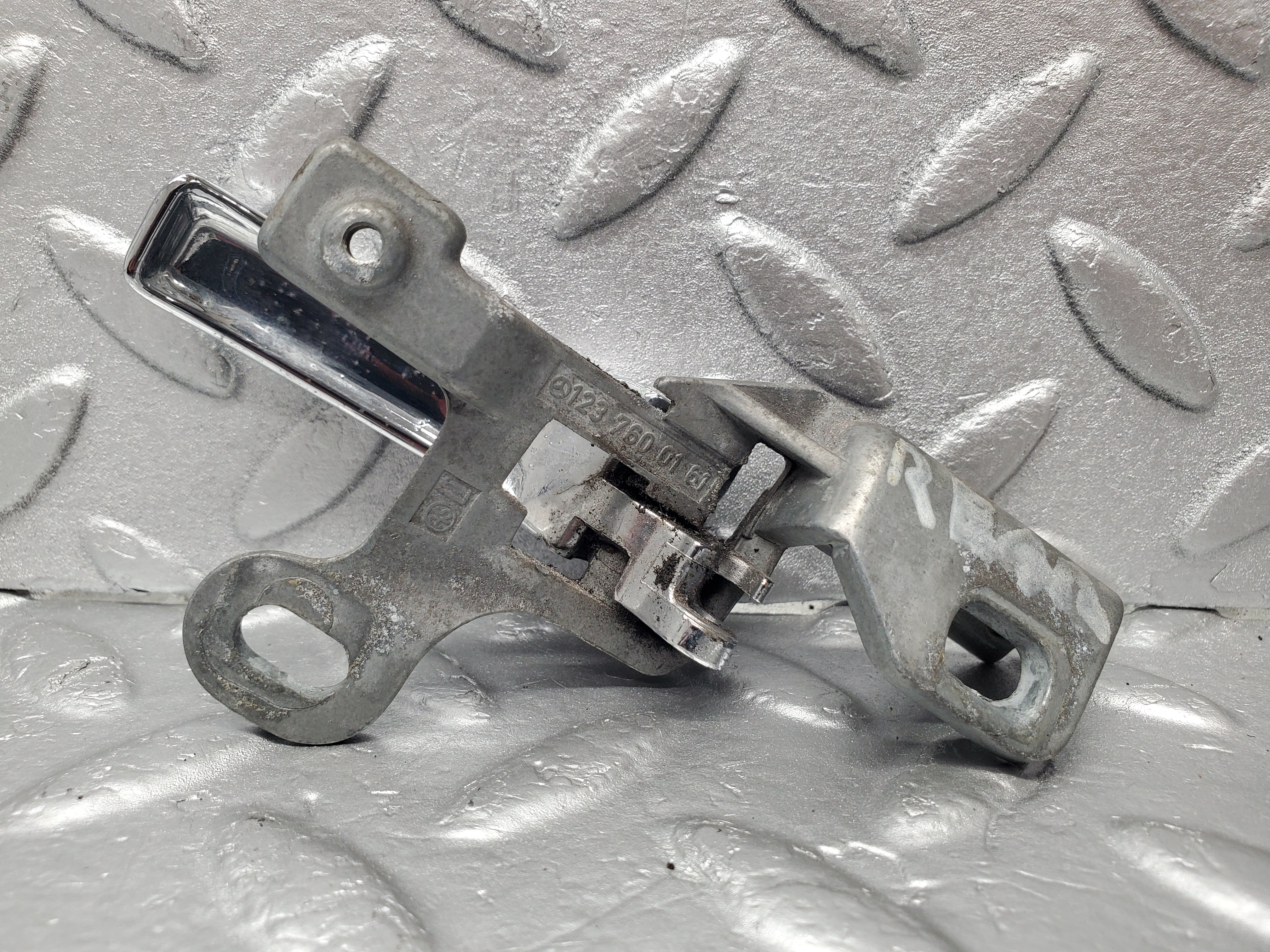 1363 Mercedes-Benz V123 240D Left Interior Door Handle 1237600161