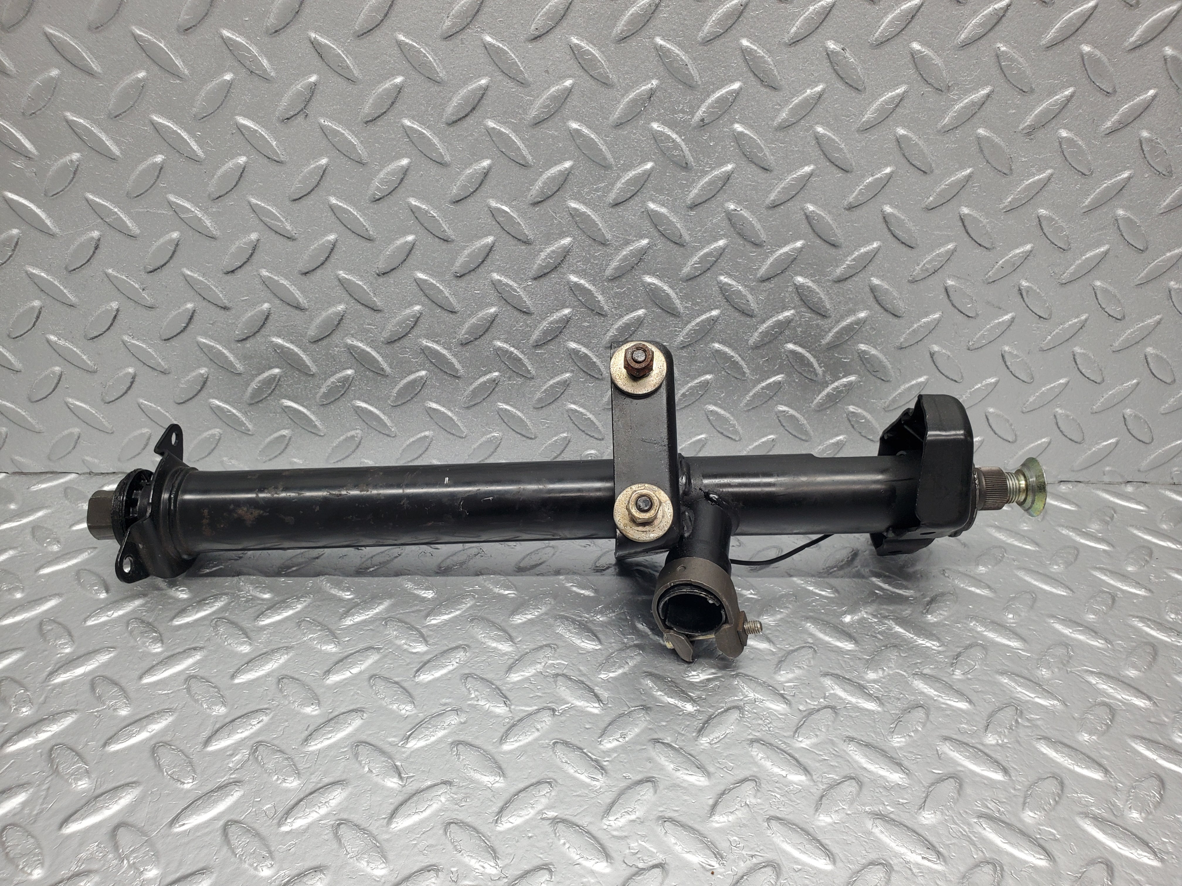 1341 Mercedes-Benz V123 240D Steering Column