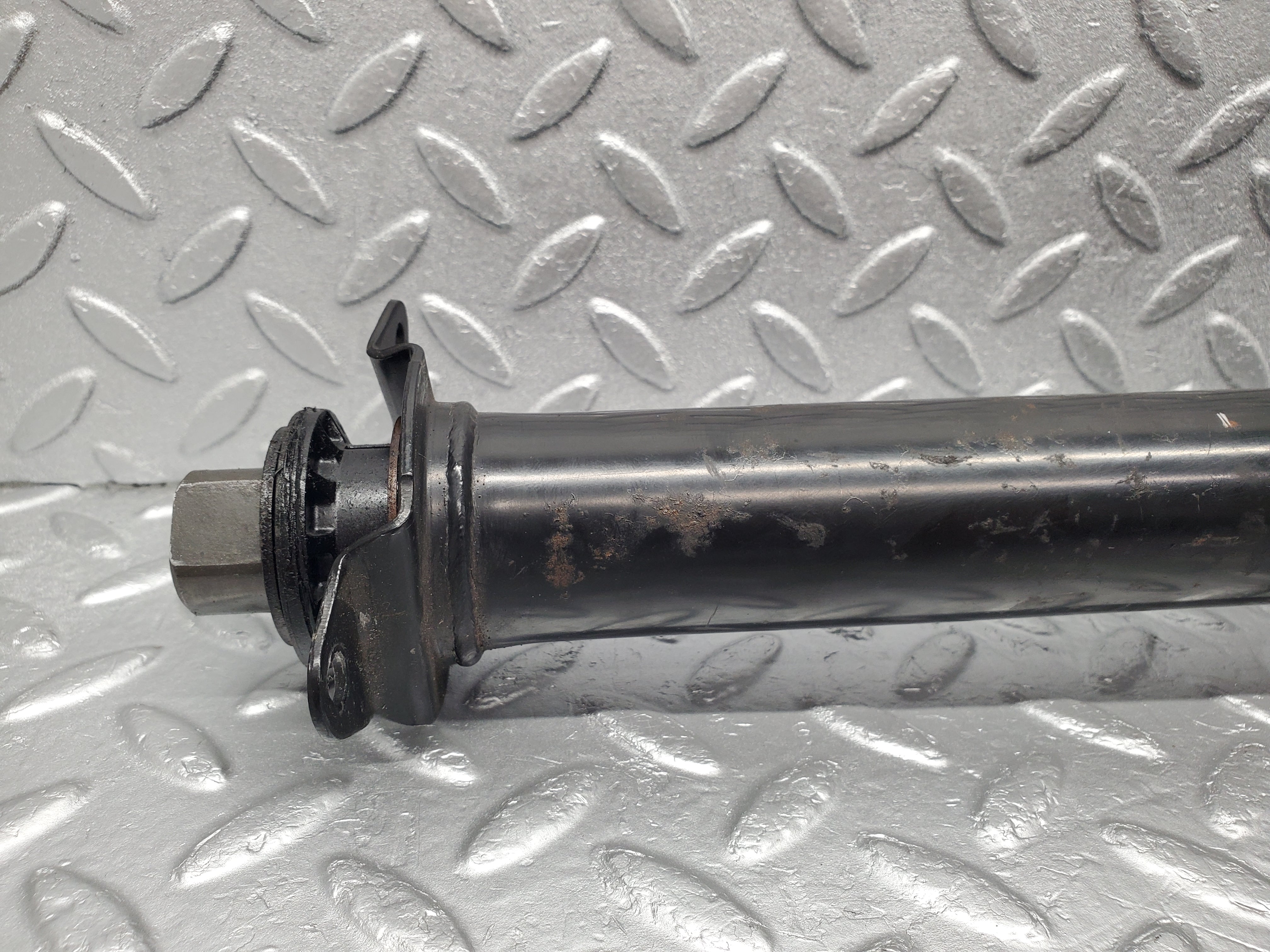 1341 Mercedes-Benz V123 240D Steering Column