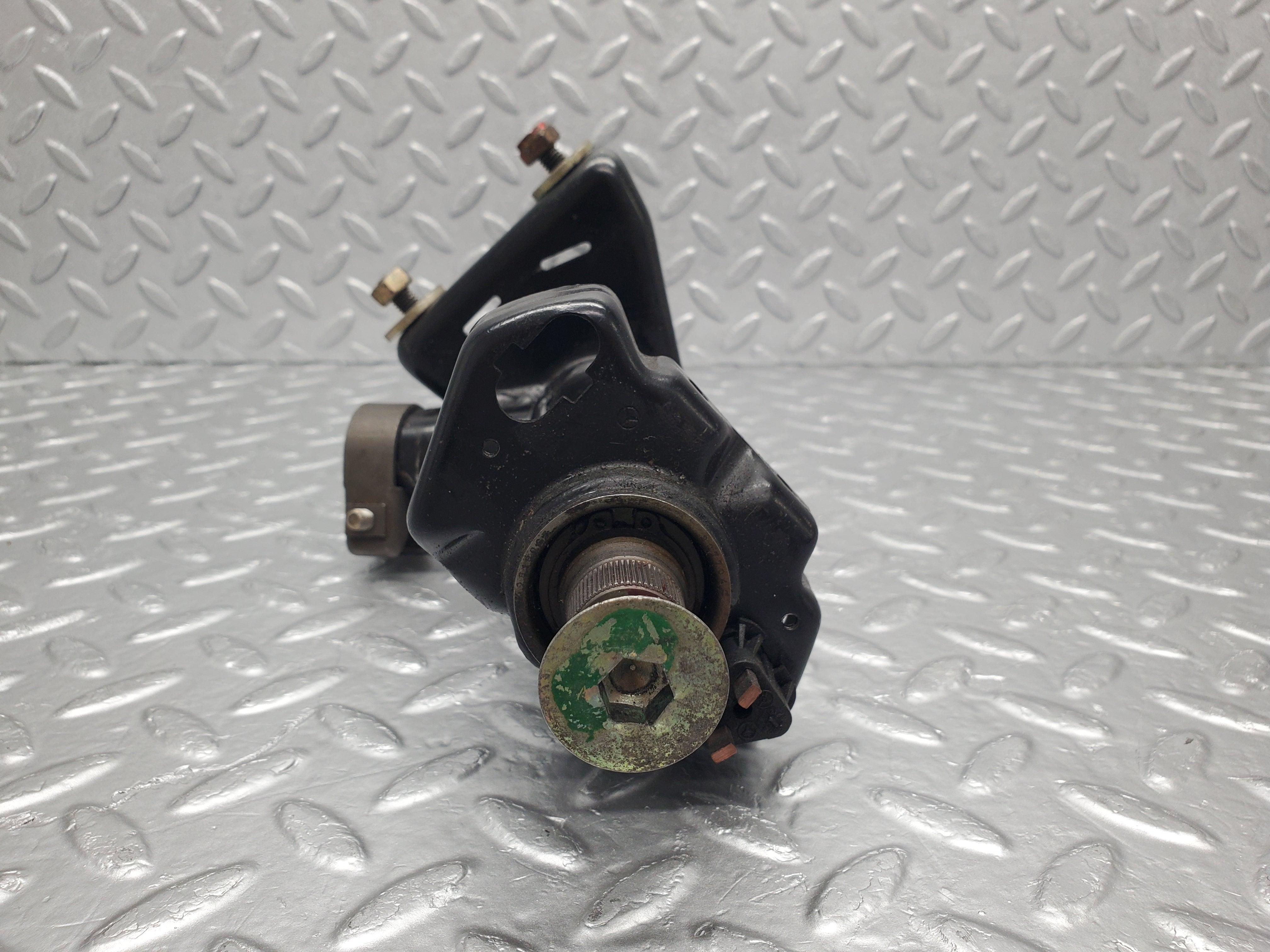 1341 Mercedes-Benz V123 240D Steering Column