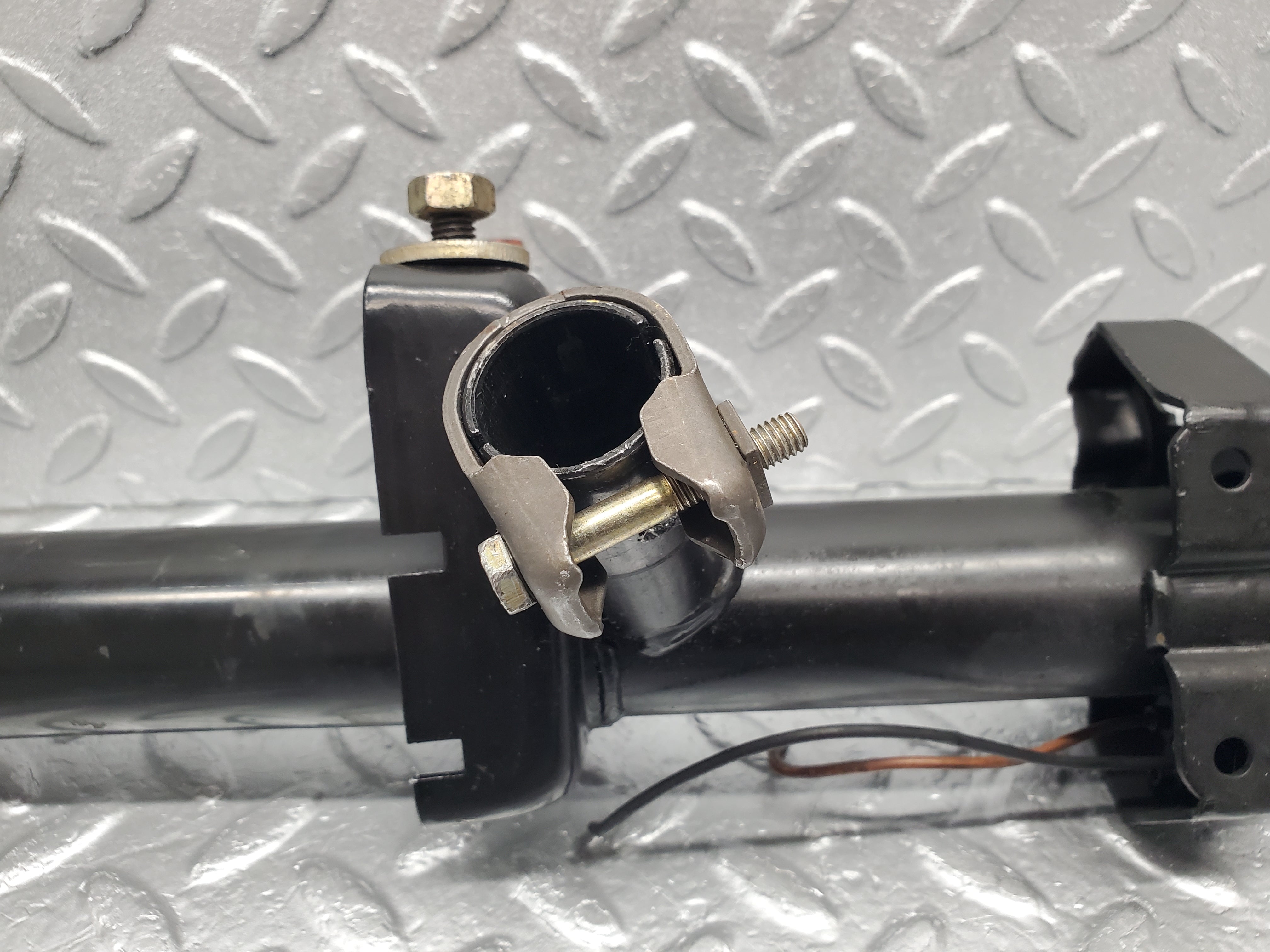 1341 Mercedes-Benz V123 240D Steering Column