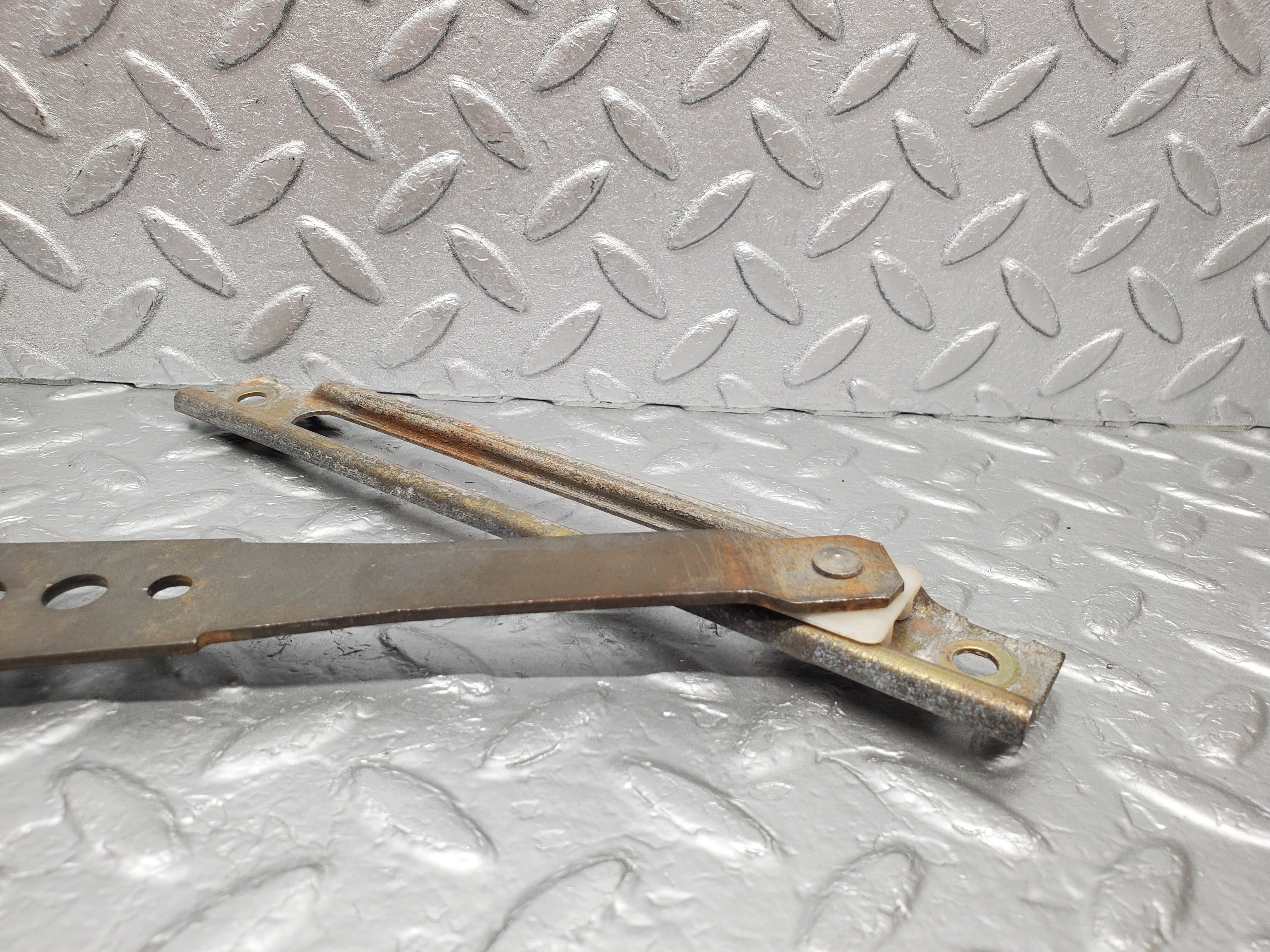 1397 Mercedes-Benz V123 240D Rear Right Manual Window Regulator 1237301846