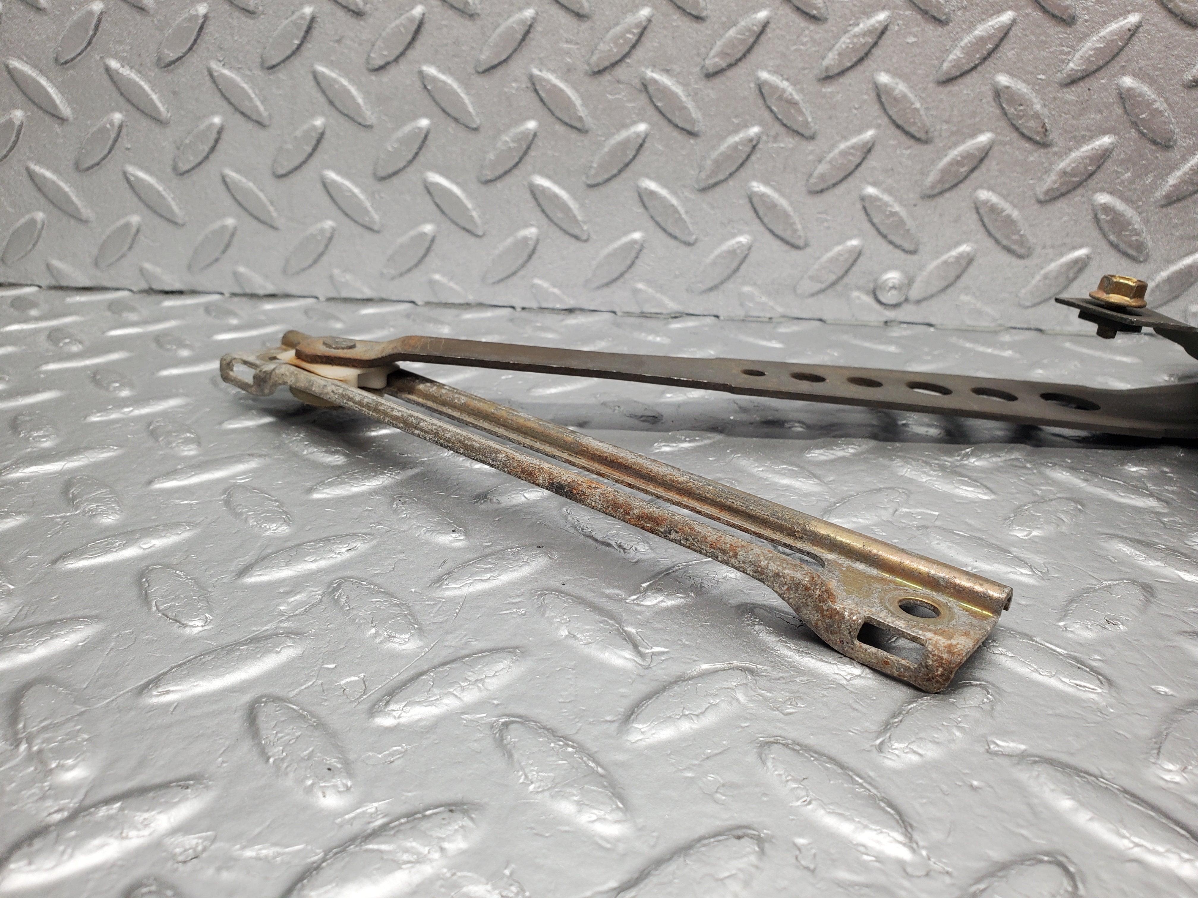 1397 Mercedes-Benz V123 240D Rear Right Manual Window Regulator 1237301846