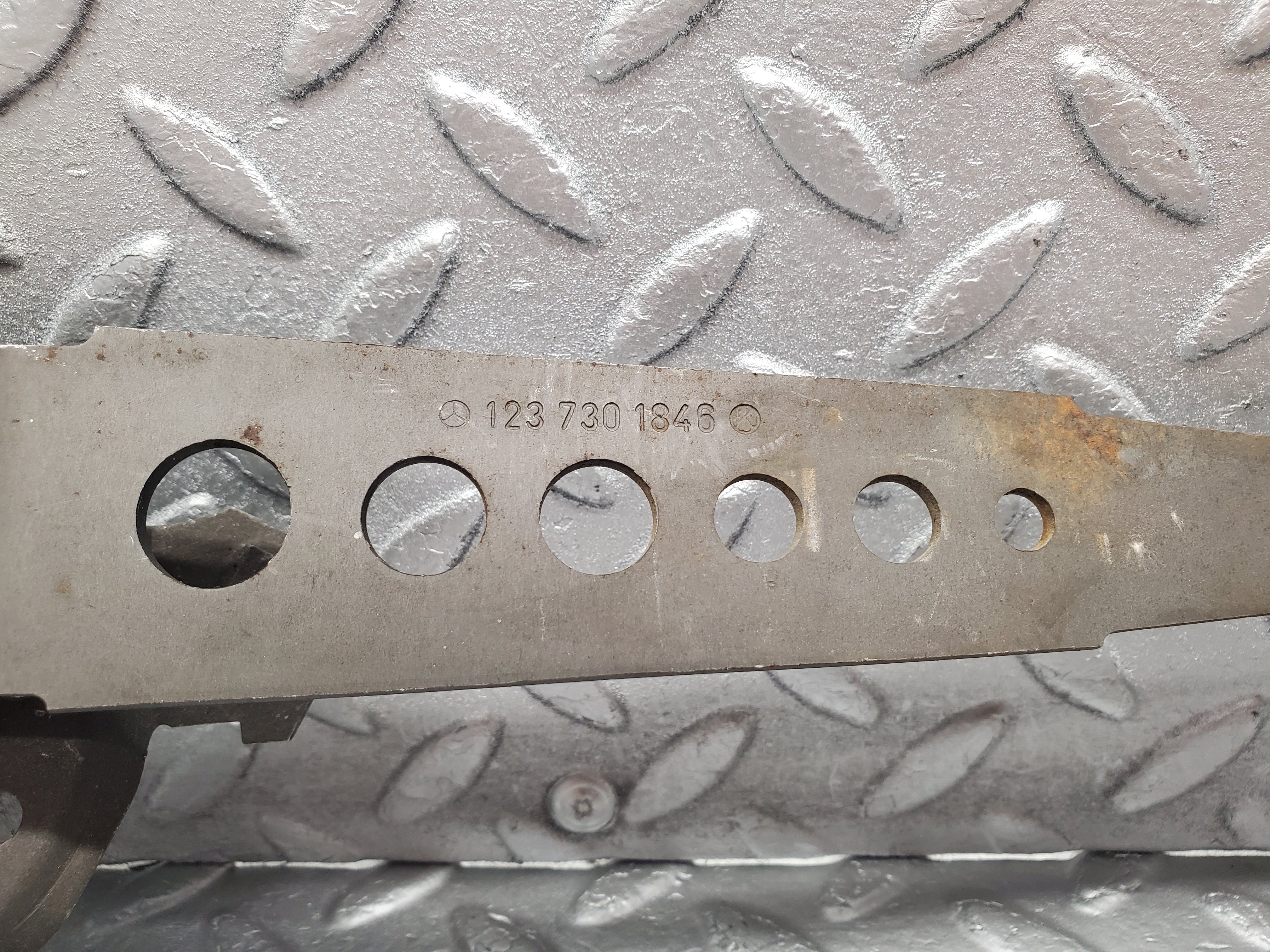 1397 Mercedes-Benz V123 240D Rear Right Manual Window Regulator 1237301846