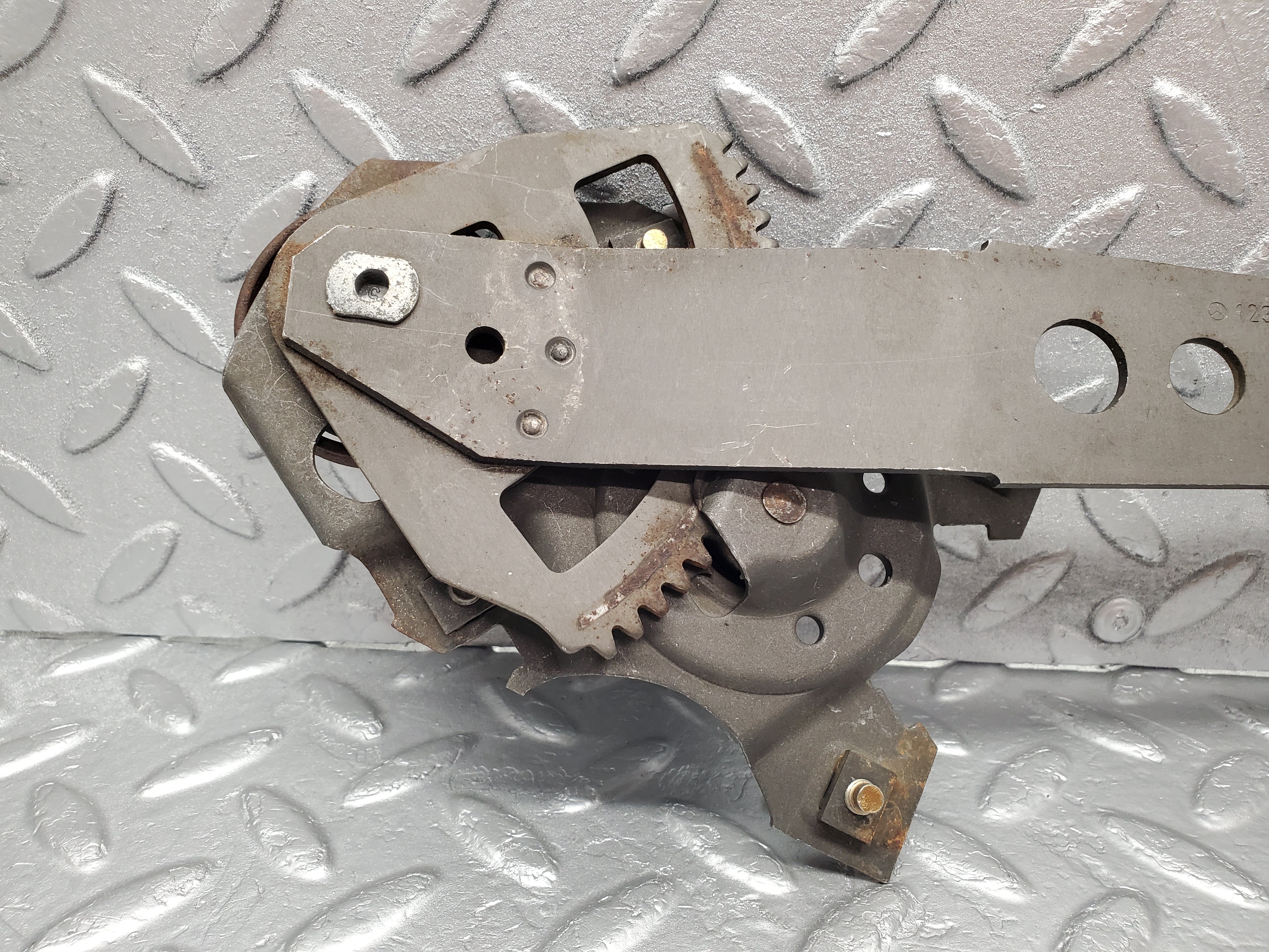 1397 Mercedes-Benz V123 240D Rear Right Manual Window Regulator 1237301846