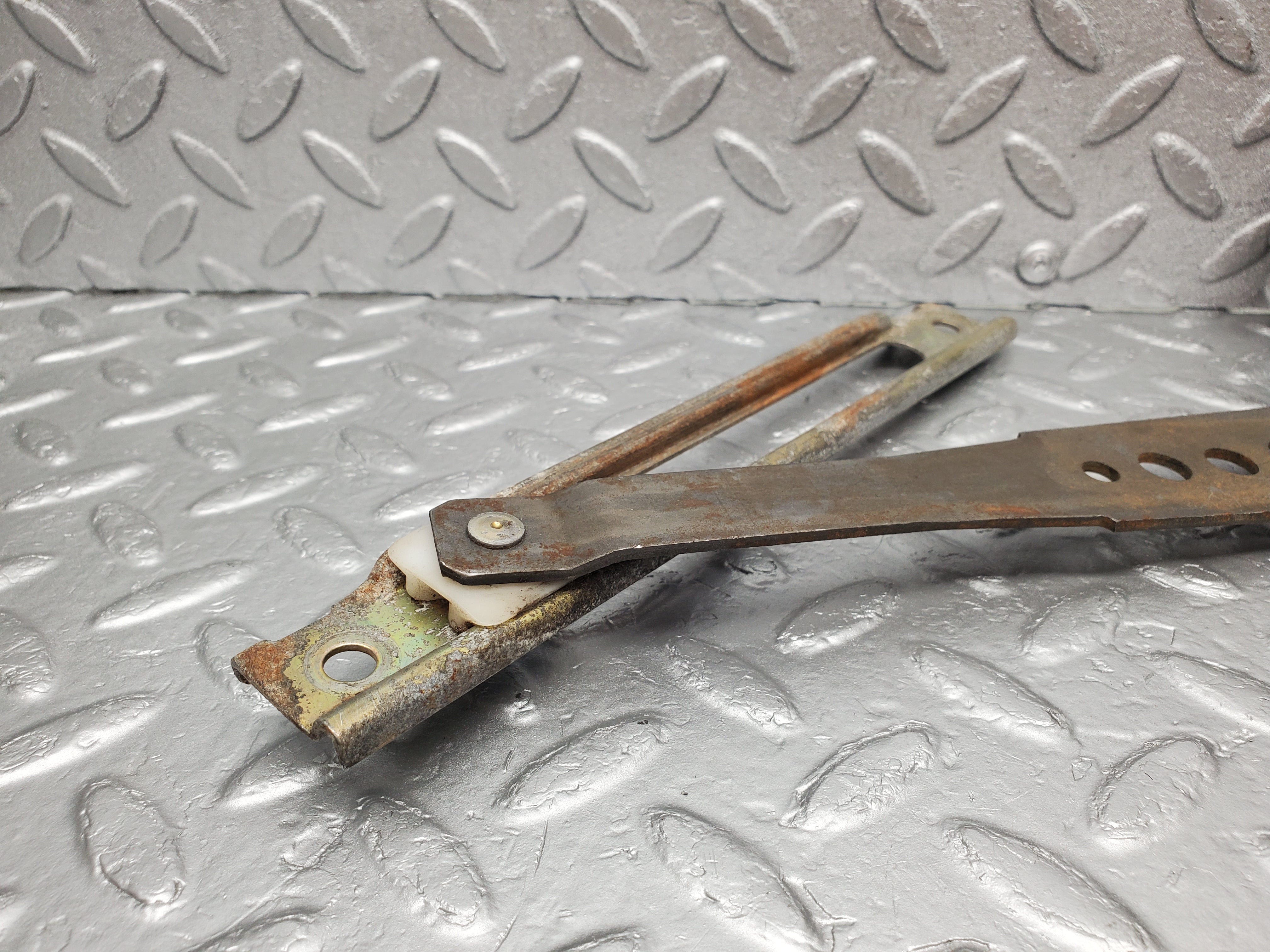 1398 Mercedes-Benz V123 240D Rear Left Manual Window Regulator 1237301746