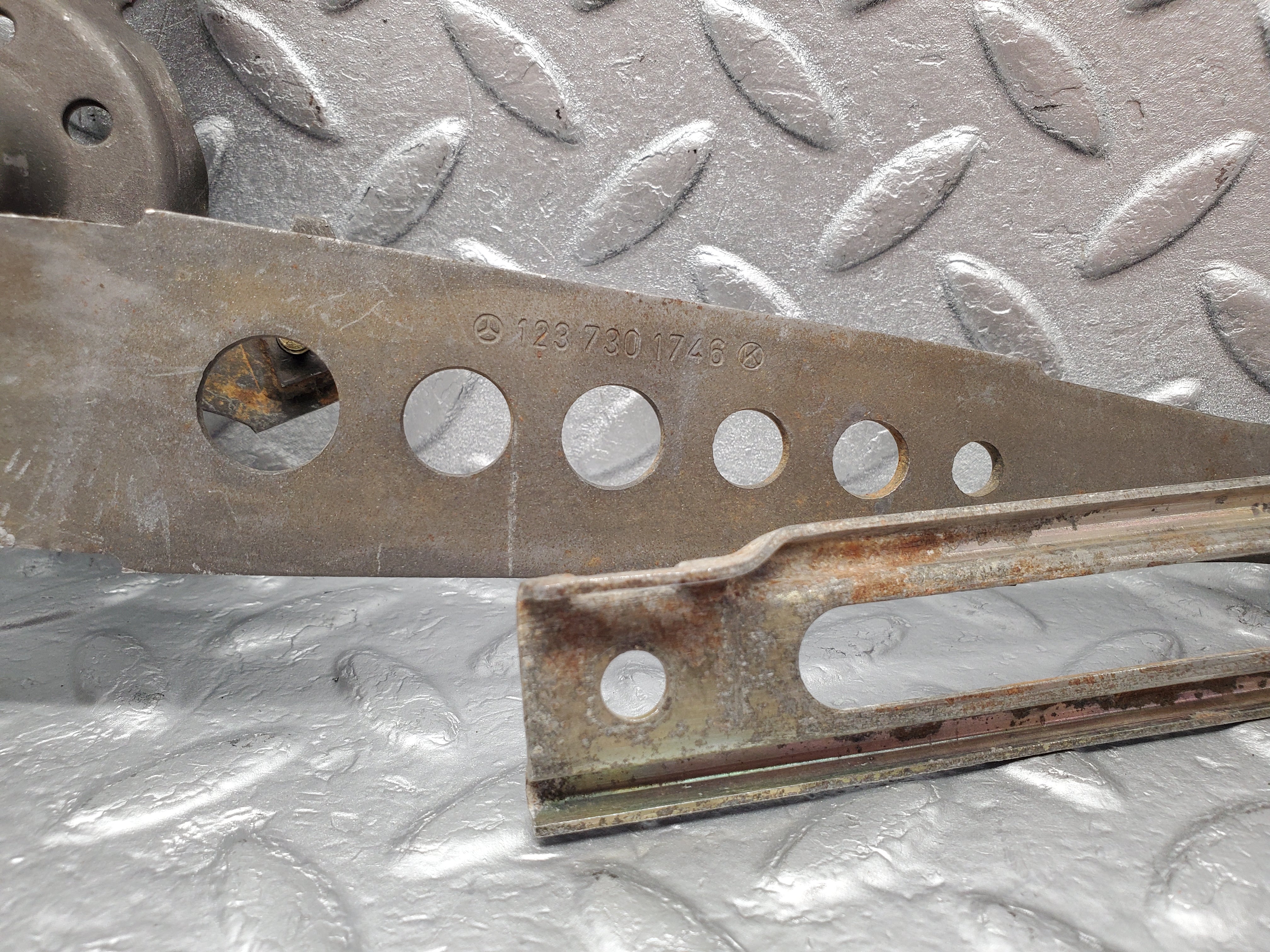 1398 Mercedes-Benz V123 240D Rear Left Manual Window Regulator 1237301746