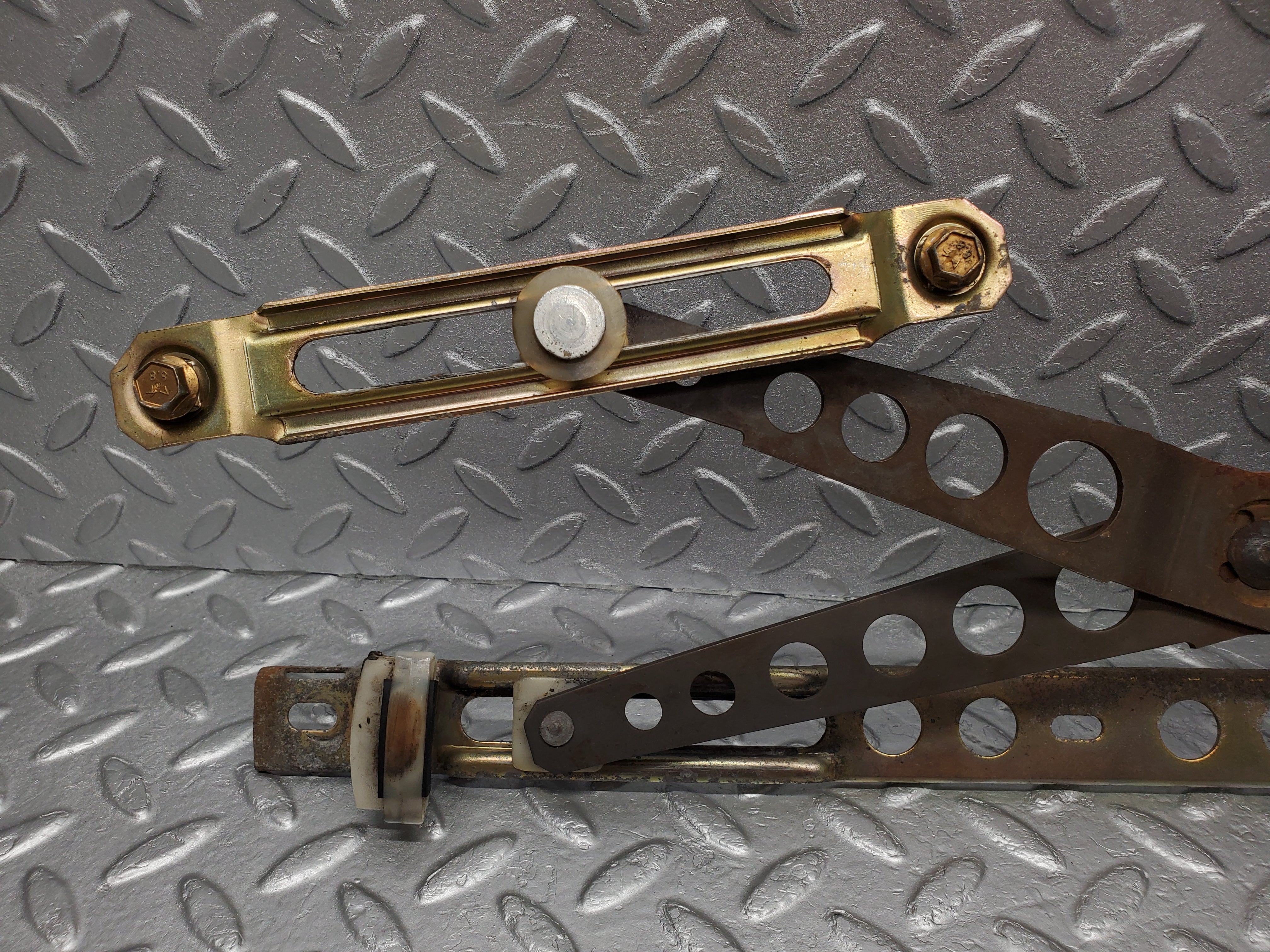 1400 Mercedes-Benz V123 240D Front Right Manual Window Regulator 1237202246