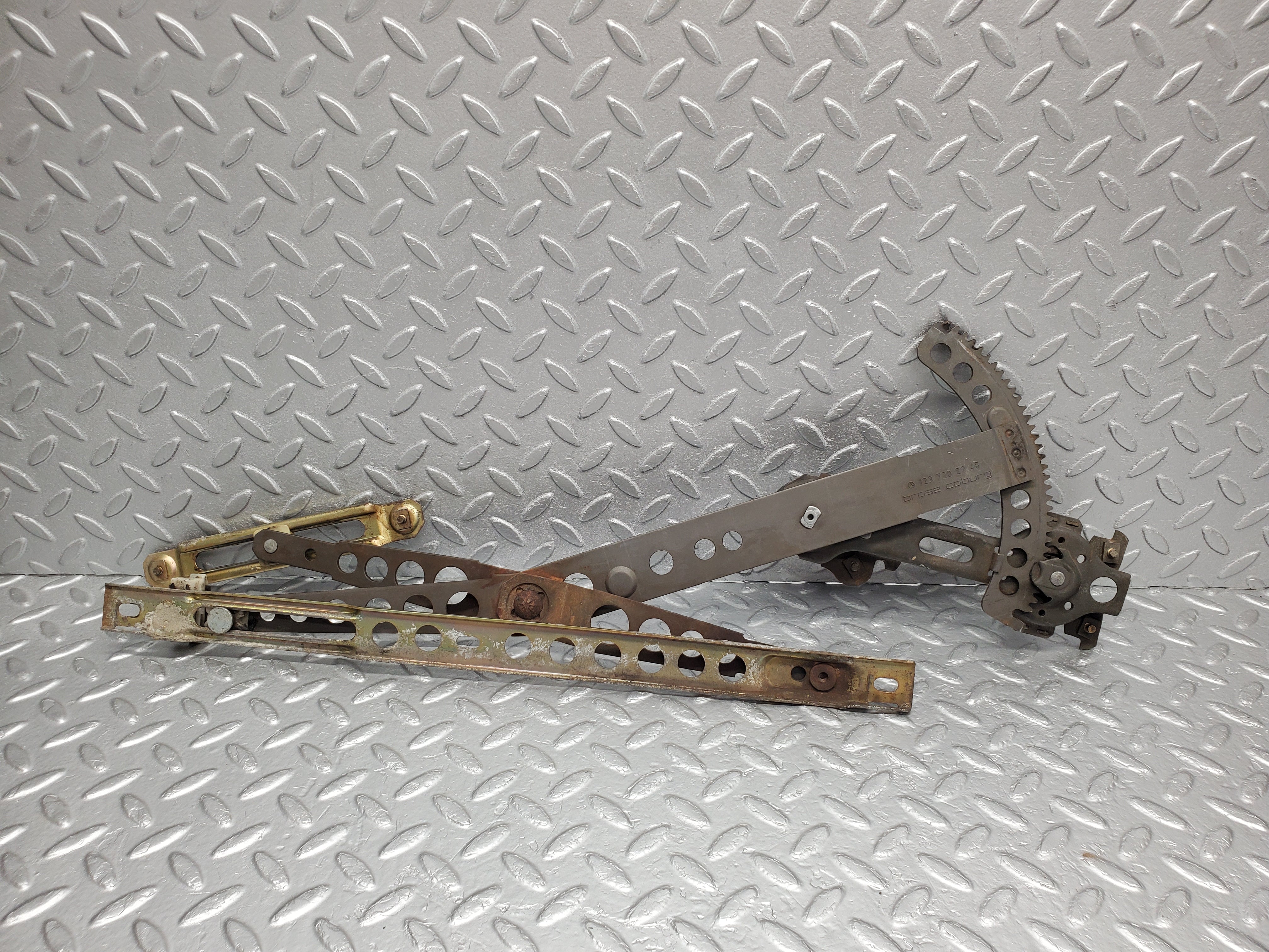 1400 Mercedes-Benz V123 240D Front Right Manual Window Regulator 1237202246