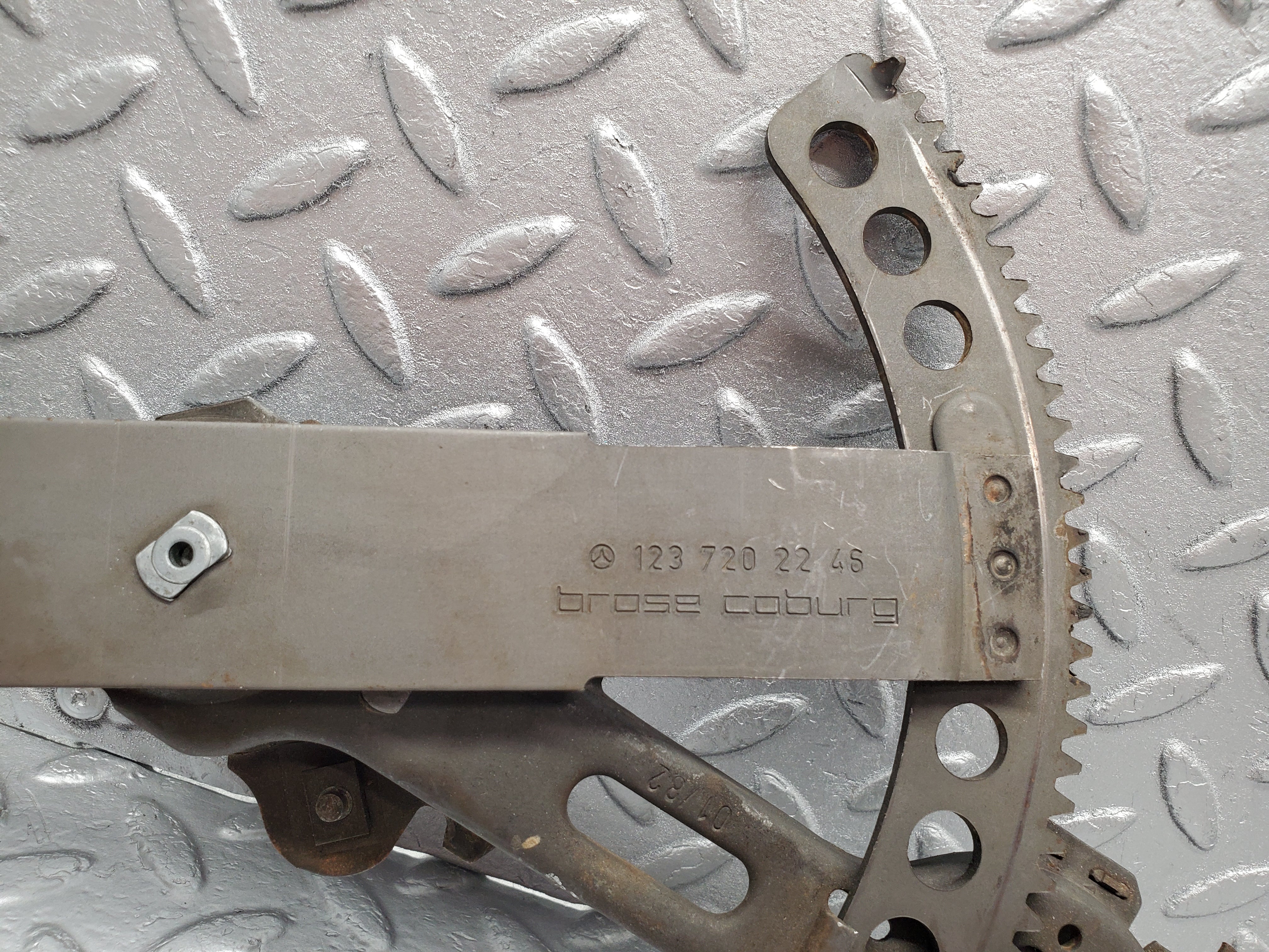 1400 Mercedes-Benz V123 240D Front Right Manual Window Regulator 1237202246