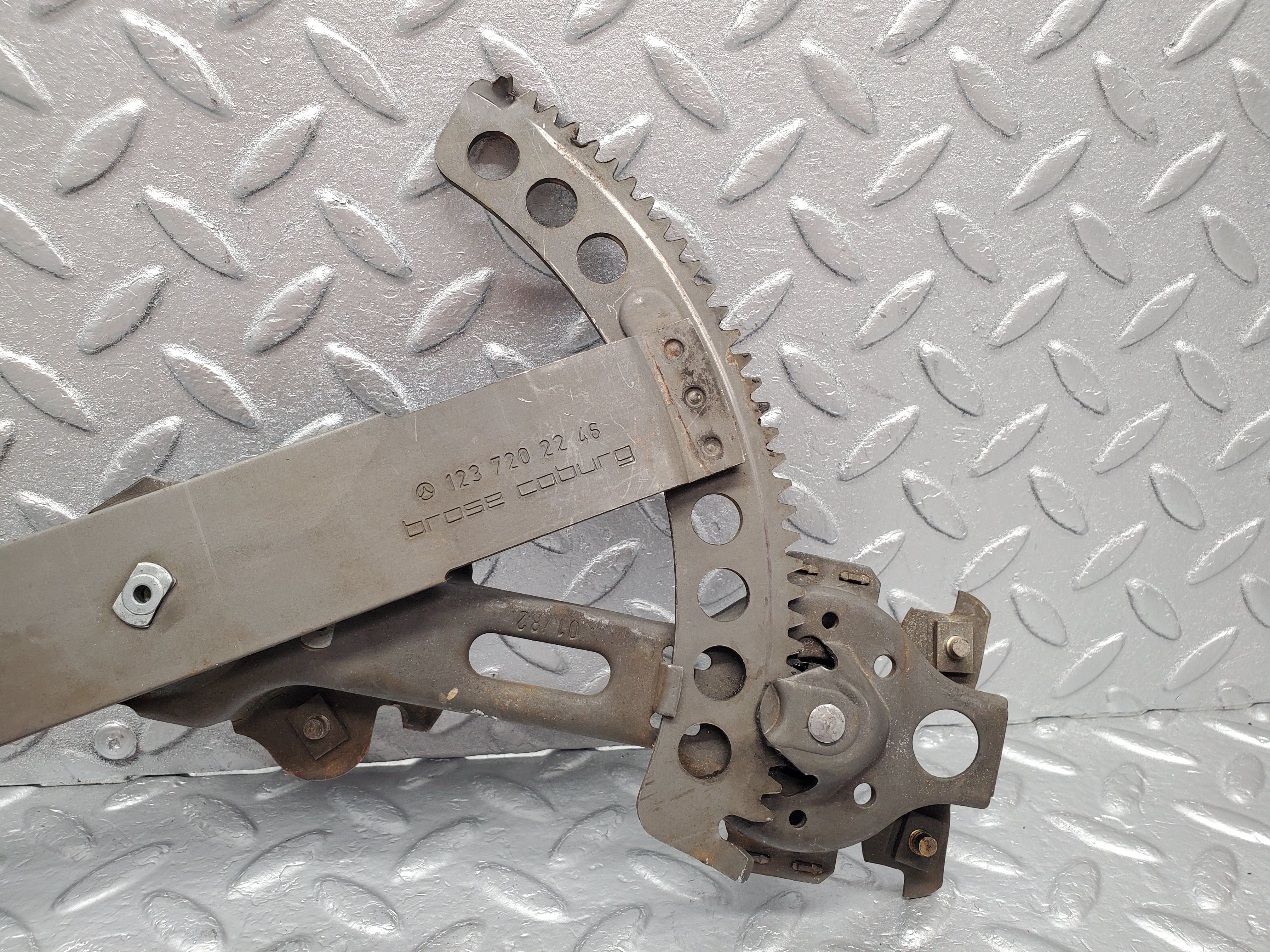 1400 Mercedes-Benz V123 240D Front Right Manual Window Regulator 1237202246