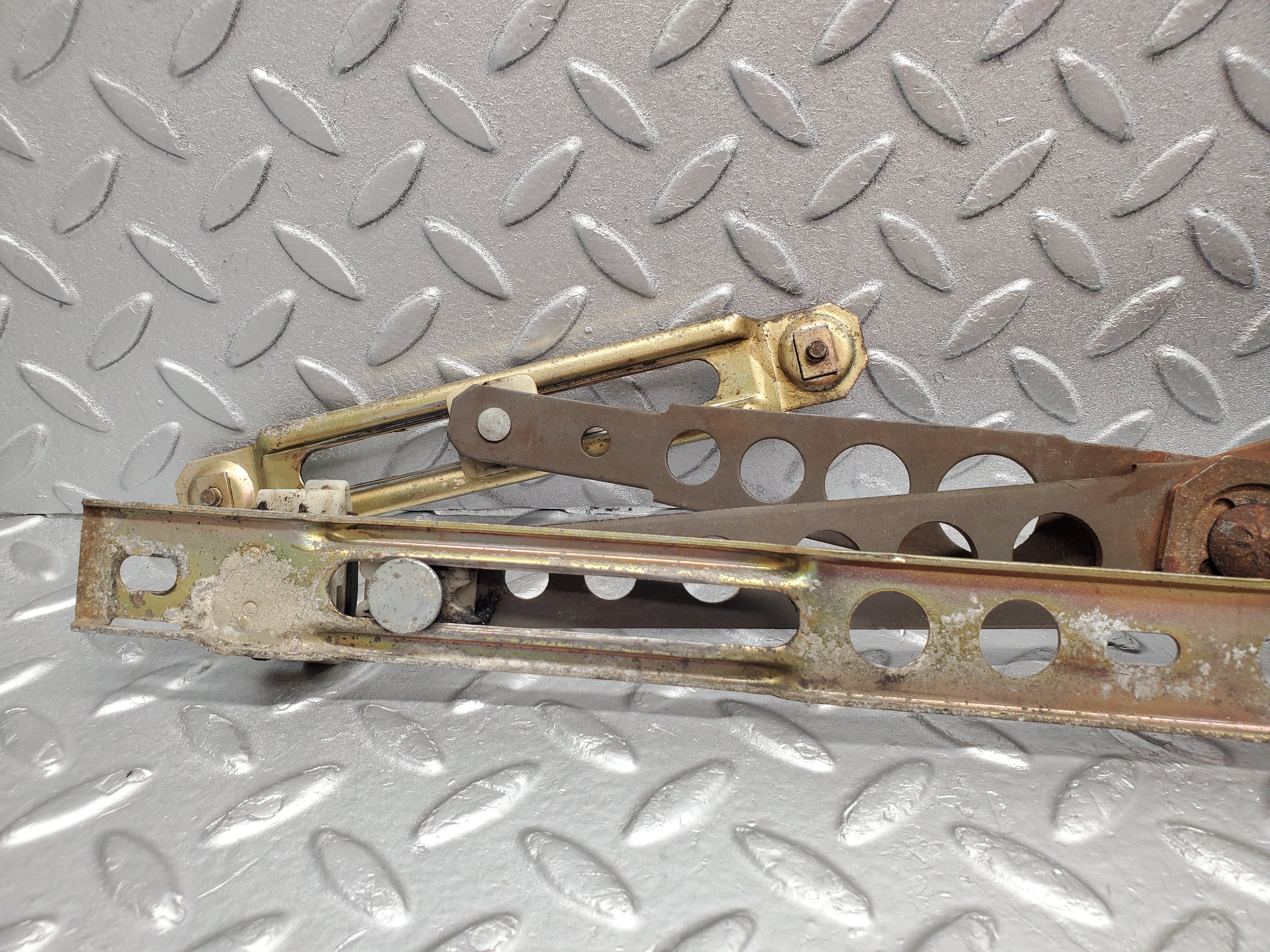 1400 Mercedes-Benz V123 240D Front Right Manual Window Regulator 1237202246