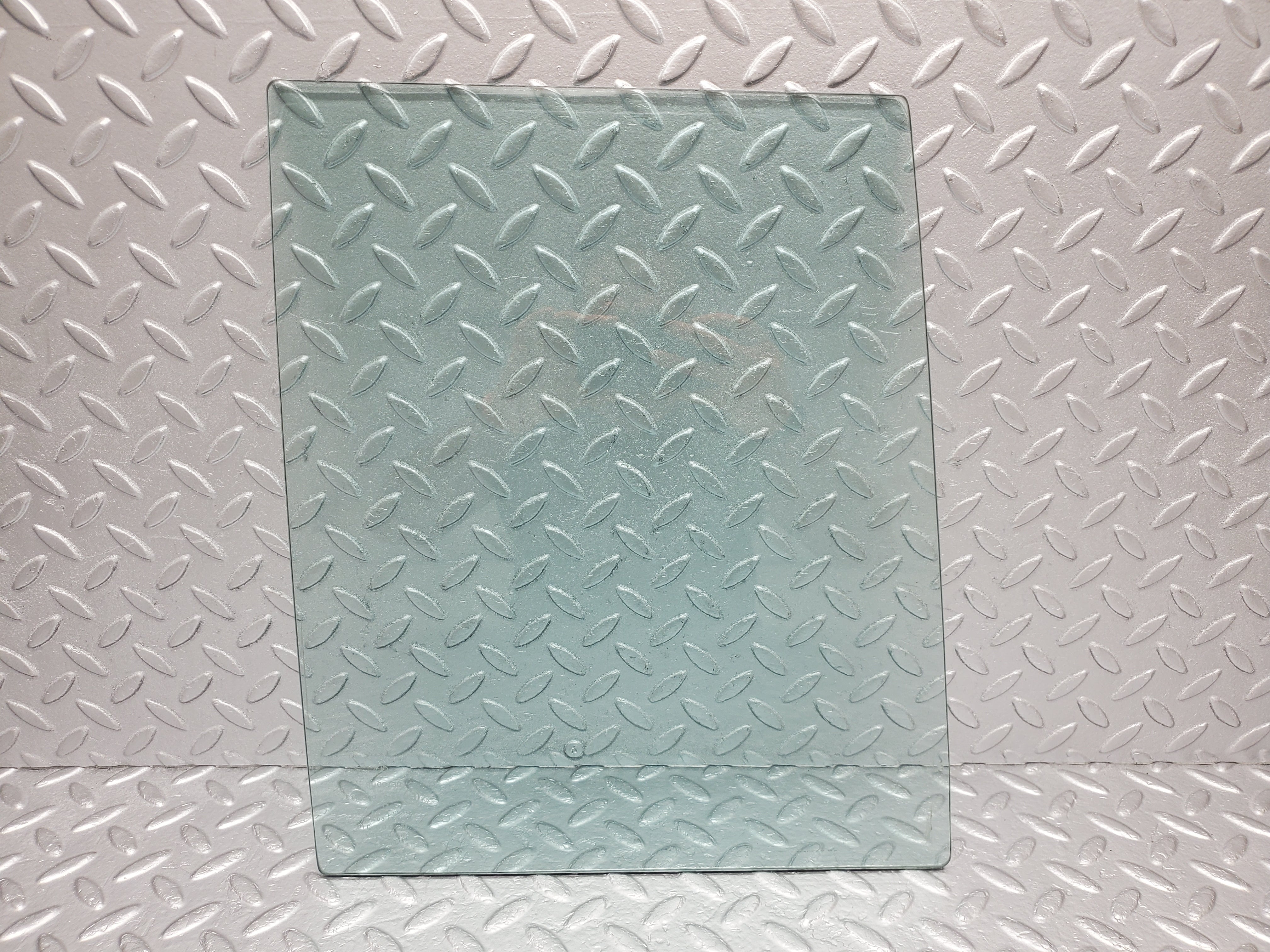 1403 Mercedes-Benz V123 240D LWB Rear Right Door Window Glass