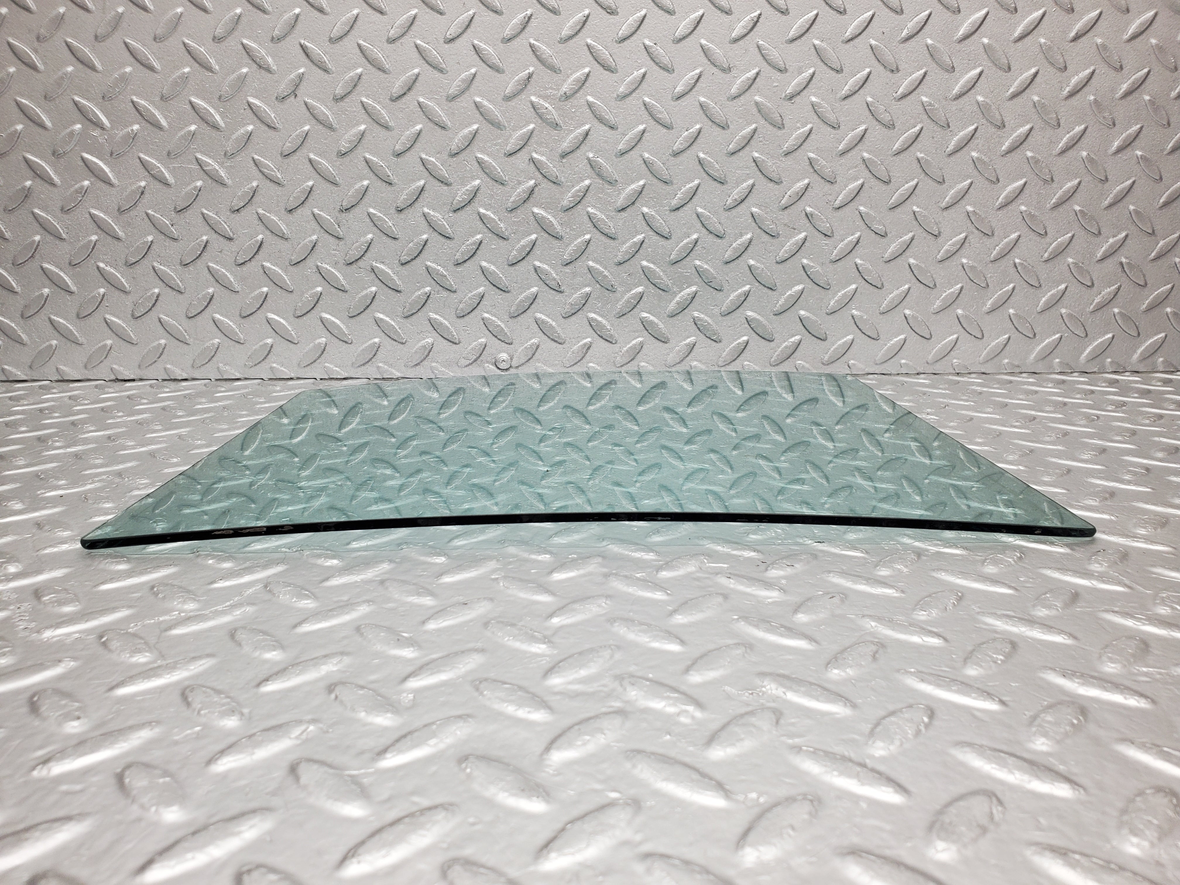 1403 Mercedes-Benz V123 240D LWB Rear Right Door Window Glass