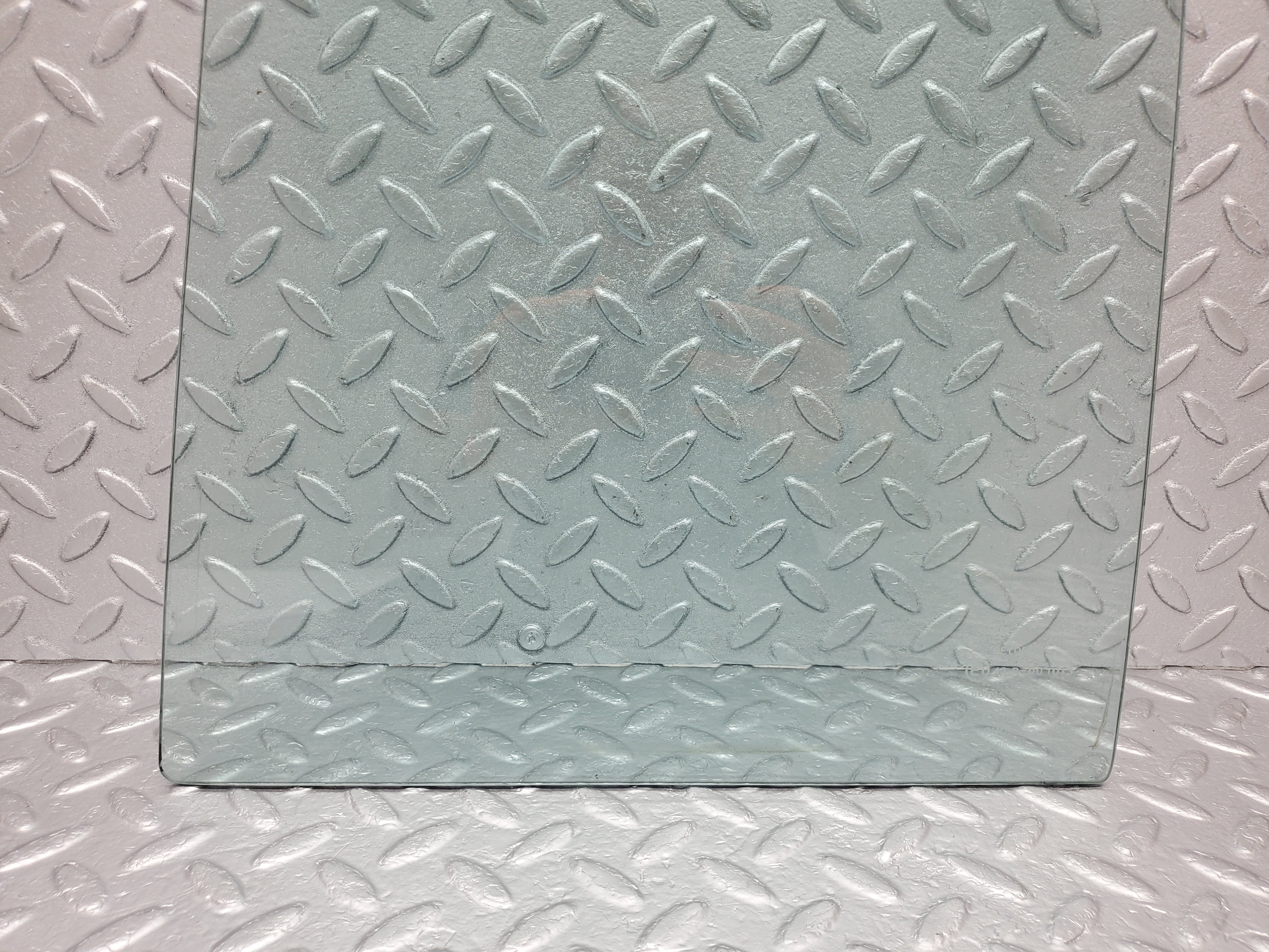 1404 Mercedes-Benz V123 240D LWB Rear Left Door Window Glass