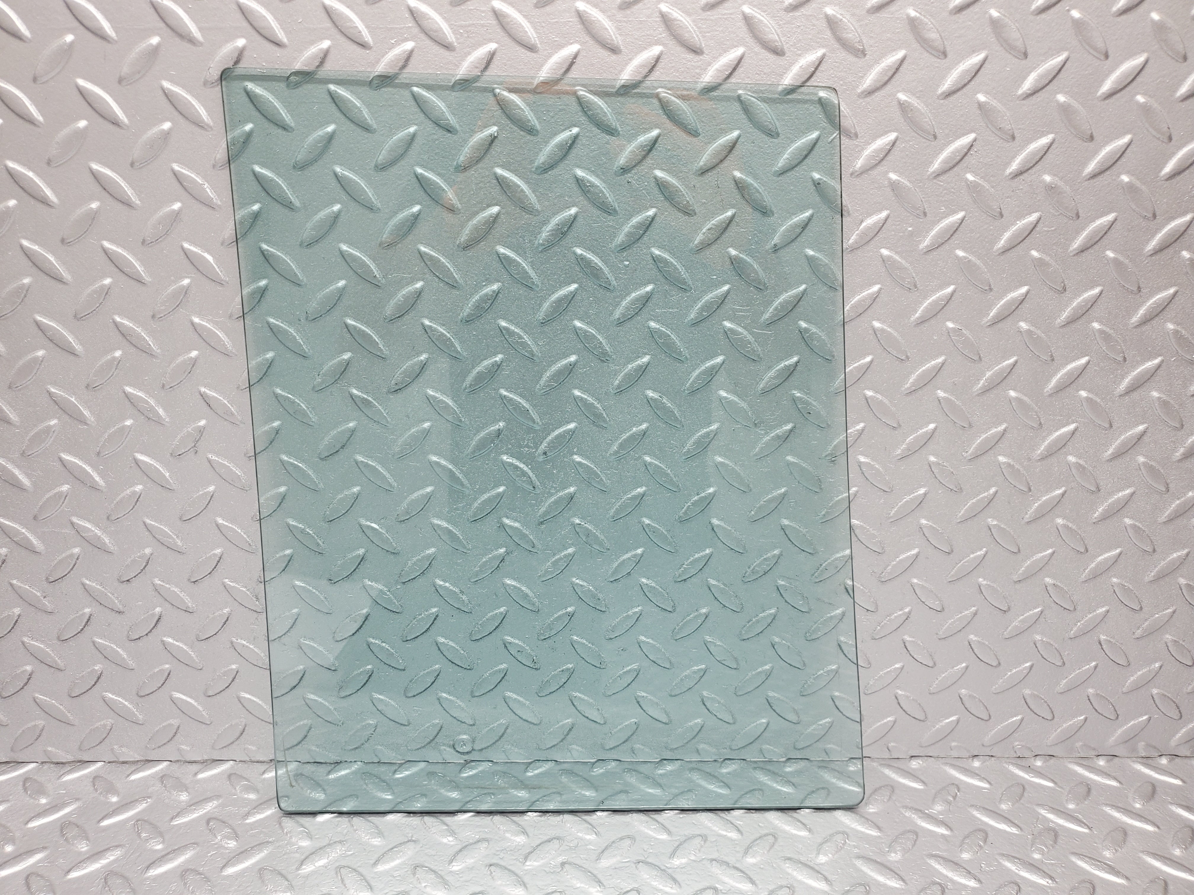 1404 Mercedes-Benz V123 240D LWB Rear Left Door Window Glass