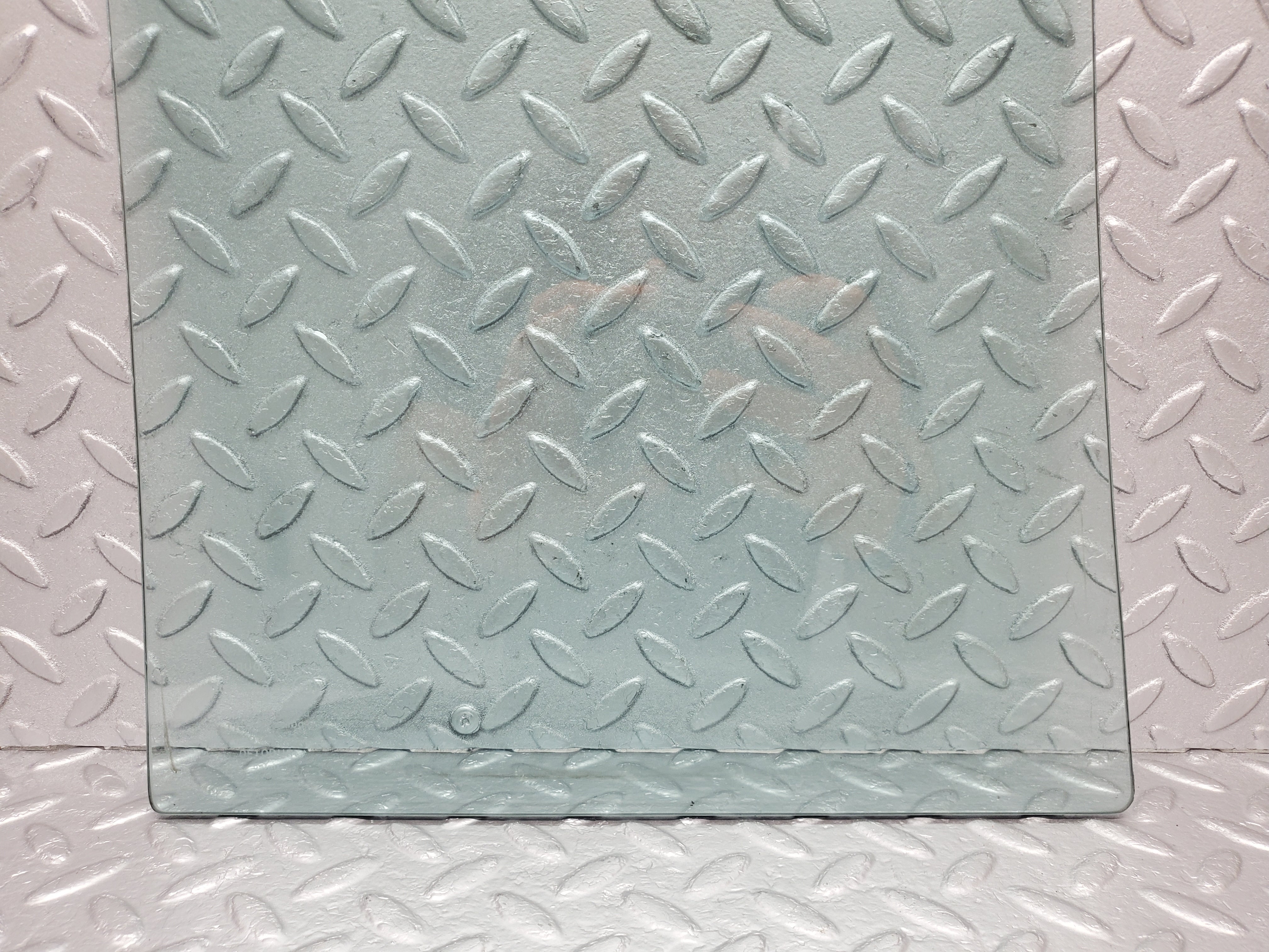 1404 Mercedes-Benz V123 240D LWB Rear Left Door Window Glass