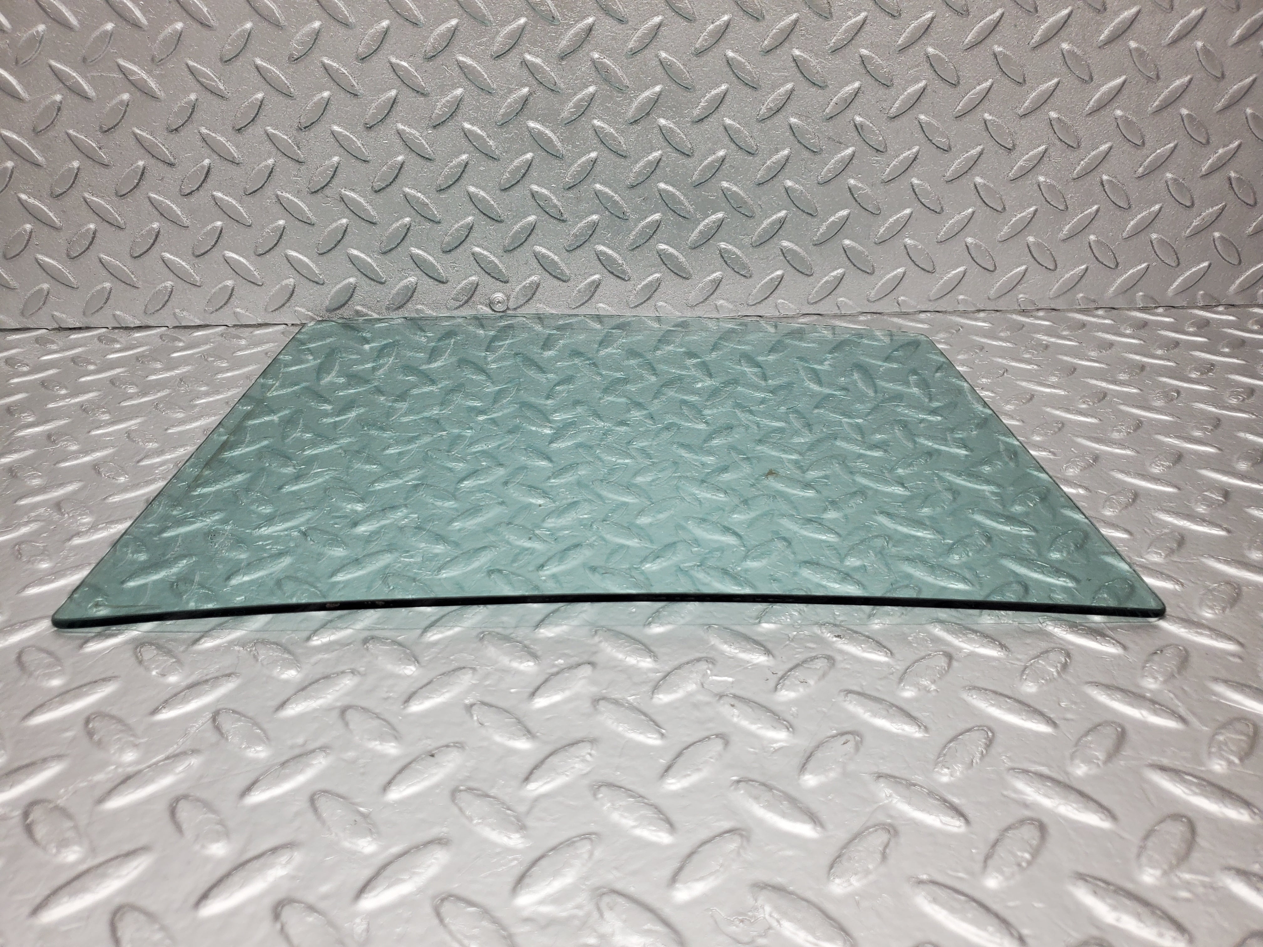 1404 Mercedes-Benz V123 240D LWB Rear Left Door Window Glass