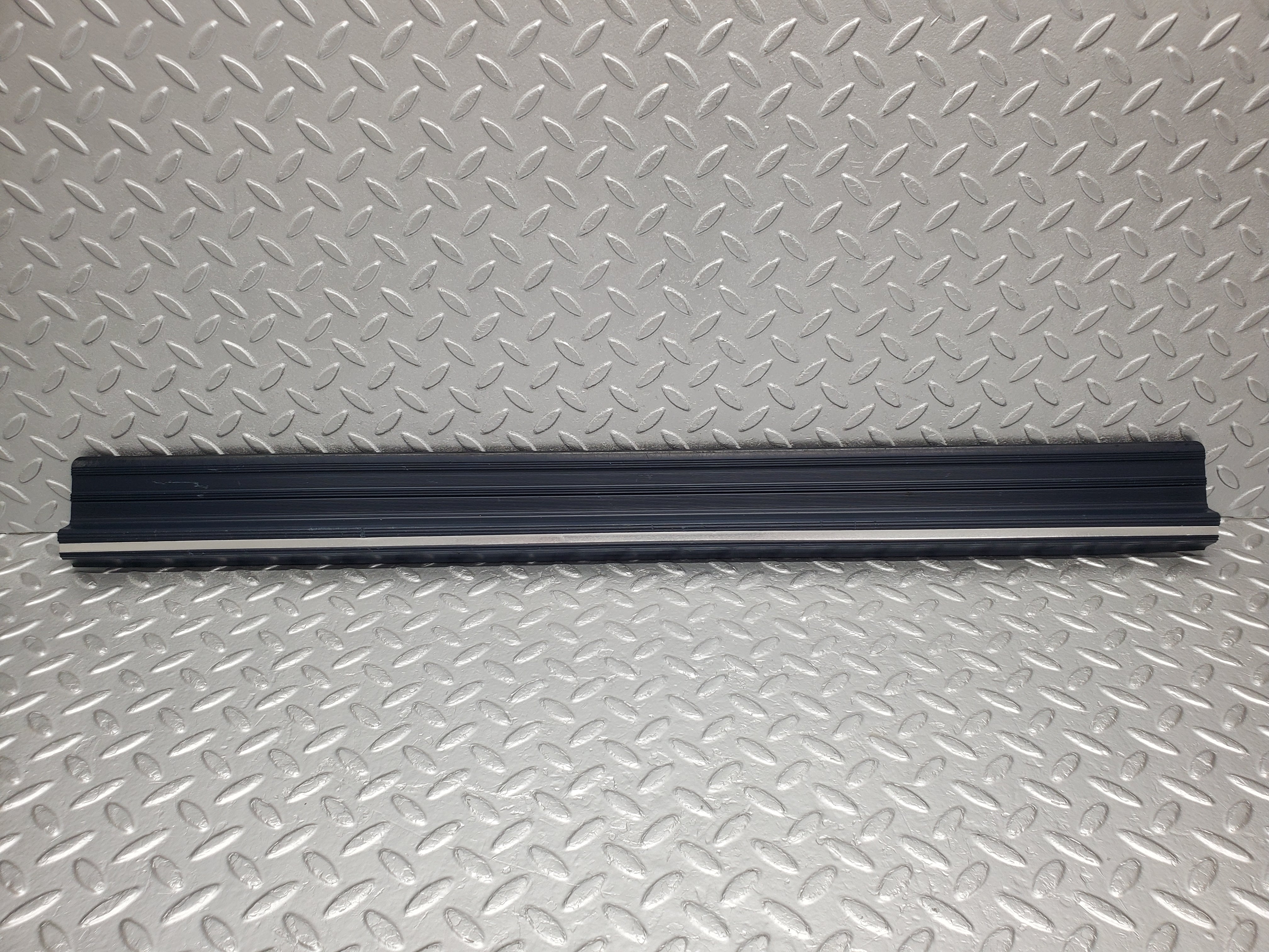 1402 Mercedes-Benz V123 240D LWB Rear Door Sill Trim Blue