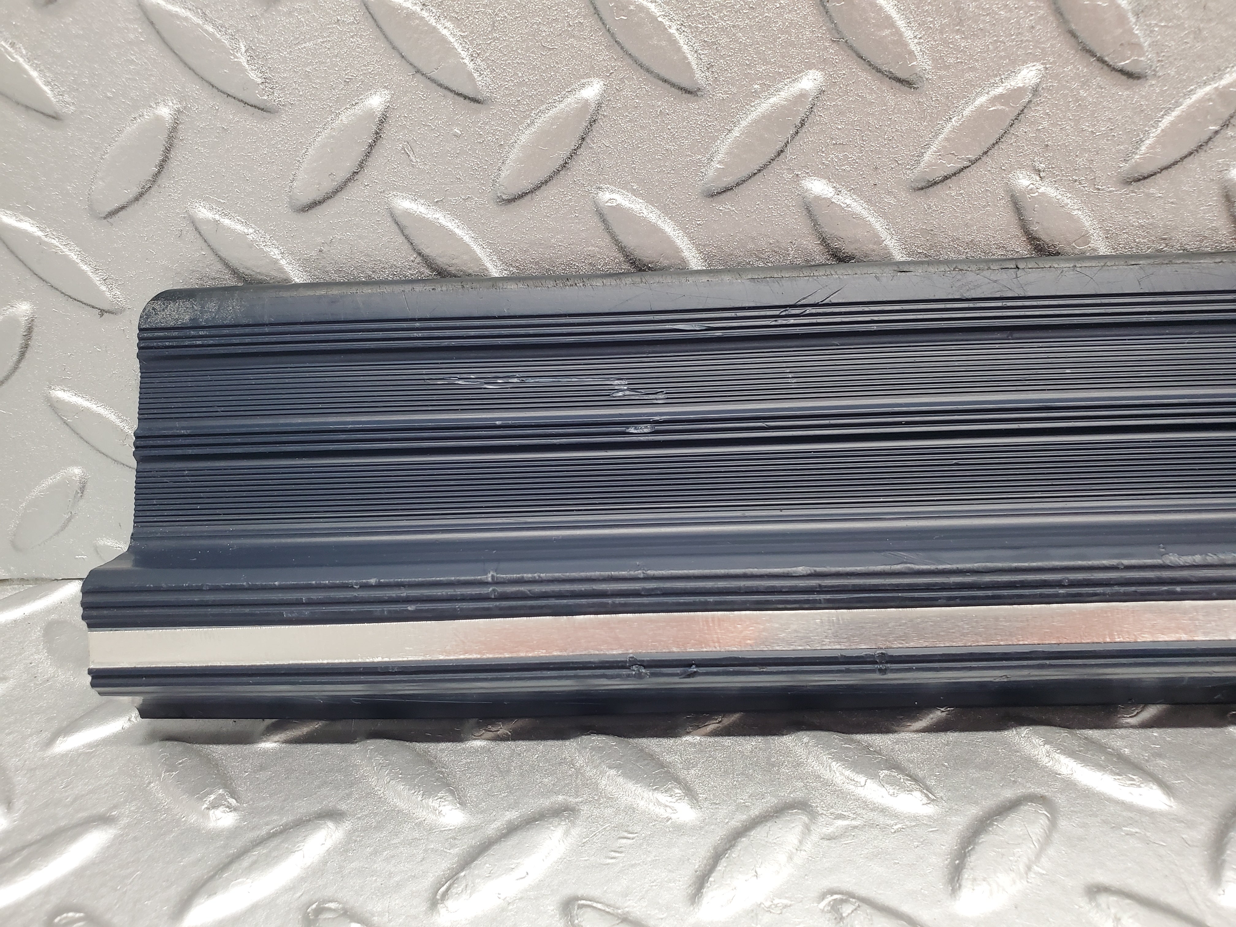 1402 Mercedes-Benz V123 240D LWB Rear Door Sill Trim Blue