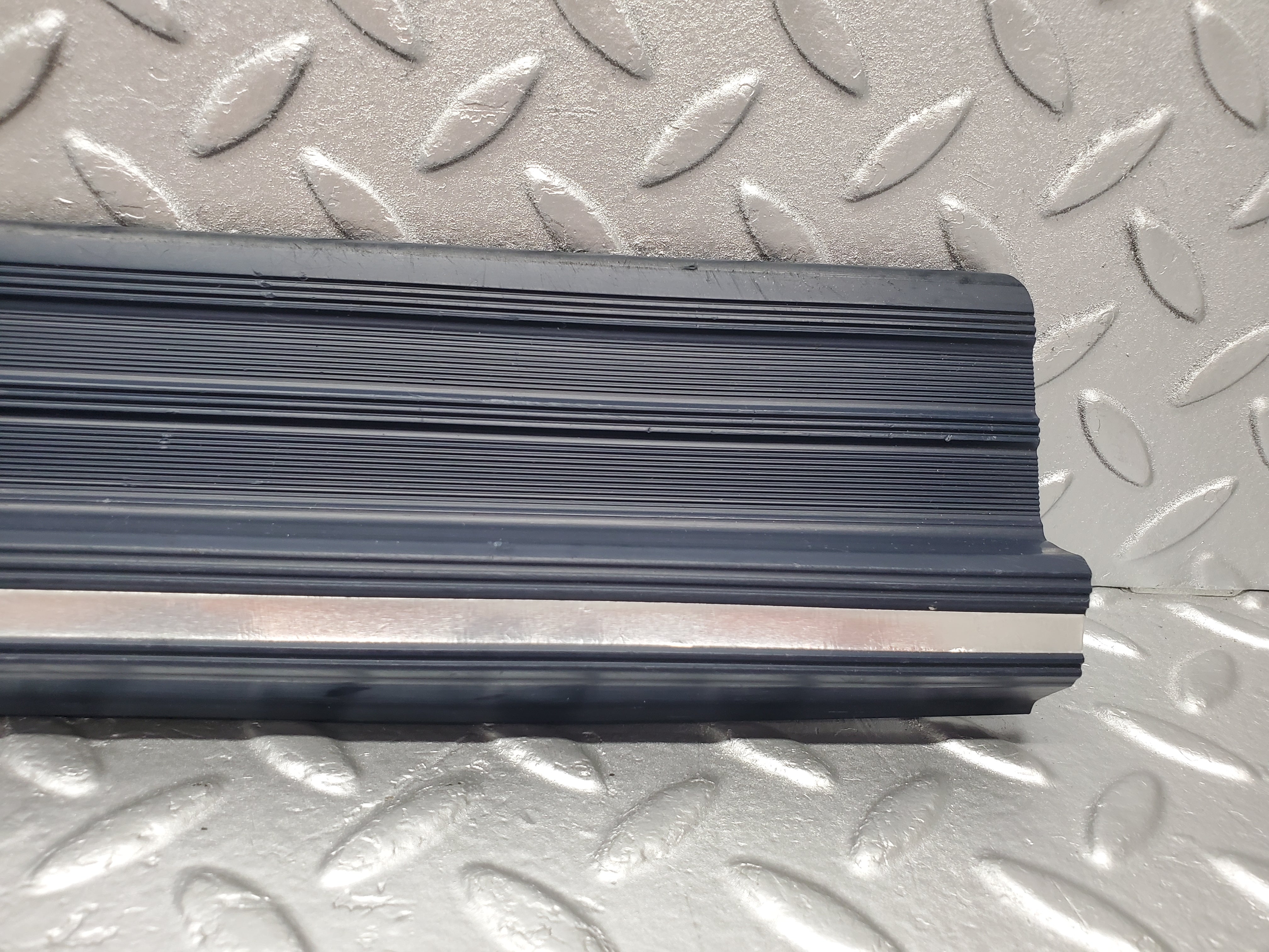1402 Mercedes-Benz V123 240D LWB Rear Door Sill Trim Blue