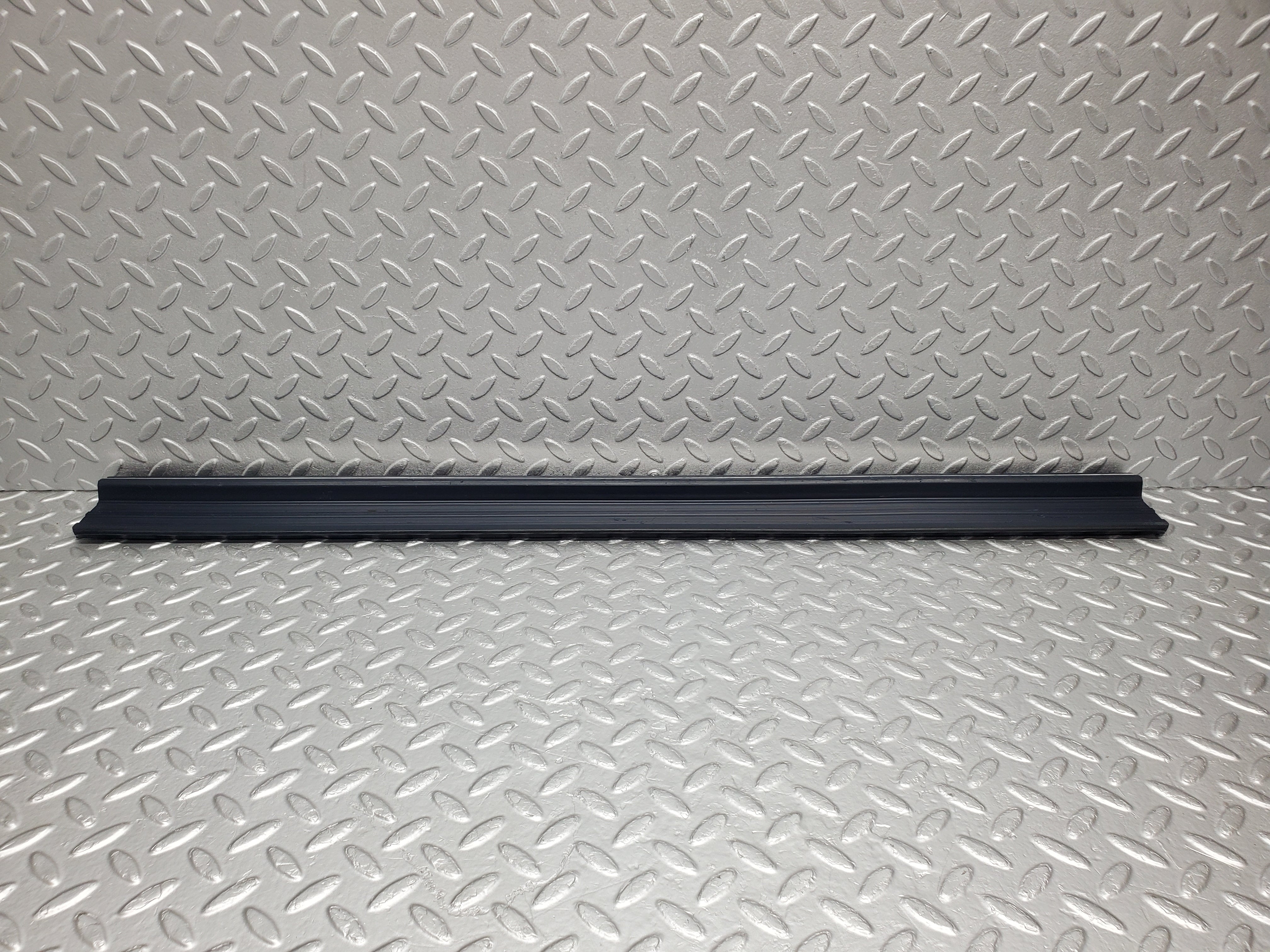 1402 Mercedes-Benz V123 240D LWB Rear Door Sill Trim Blue