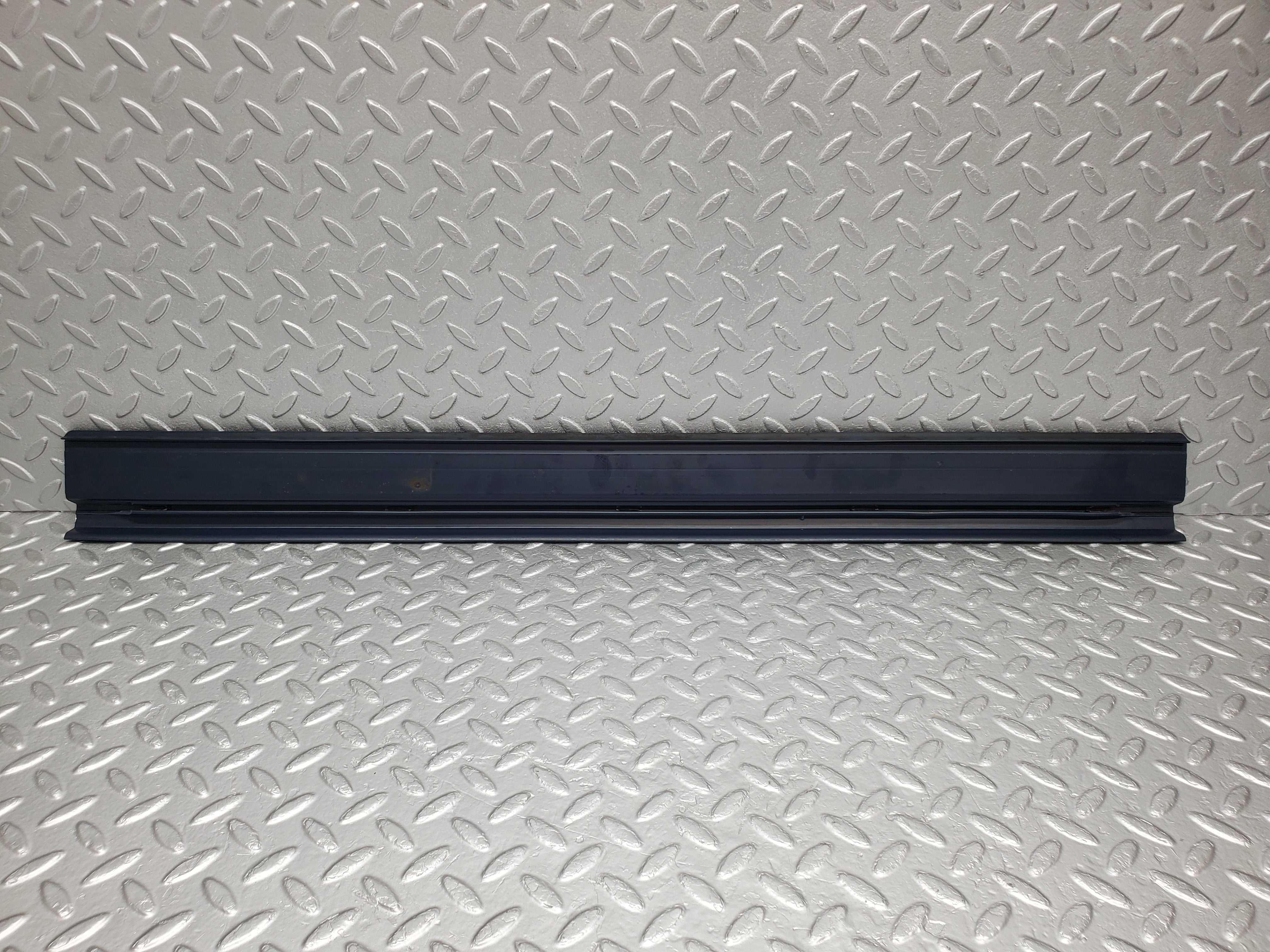 1402 Mercedes-Benz V123 240D LWB Rear Door Sill Trim Blue